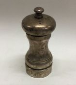 A silver pepper grinder. London 1990. Approx. 139