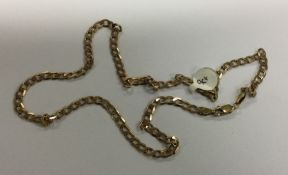 A 9 carat flat link necklace. Approx. 10 grams. Es