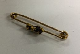 A gold nugget brooch of typical form. Approx. 6.5