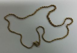 A 9 carat fine link necklace. Approx. 3.9 grams. E