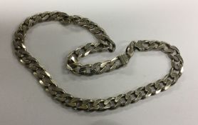A heavy silver necklace with ring clasp. Approx. 9
