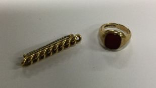 A gold ring together with a gold brooch. Approx. 6