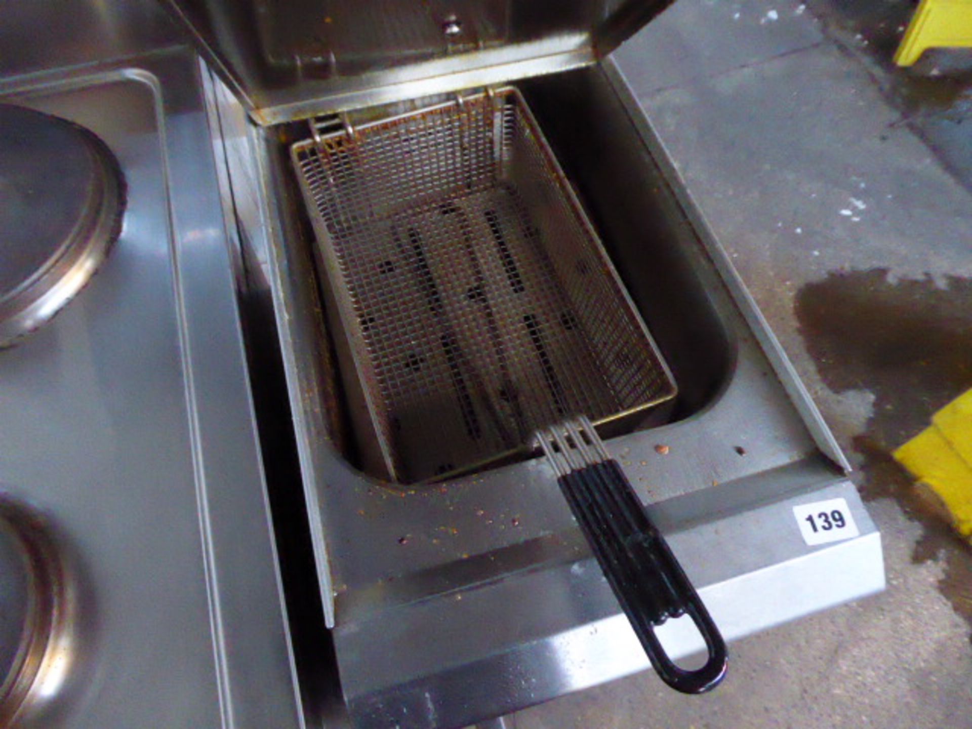 30 cm Electric Falcon single well fryer with basket - Image 2 of 2