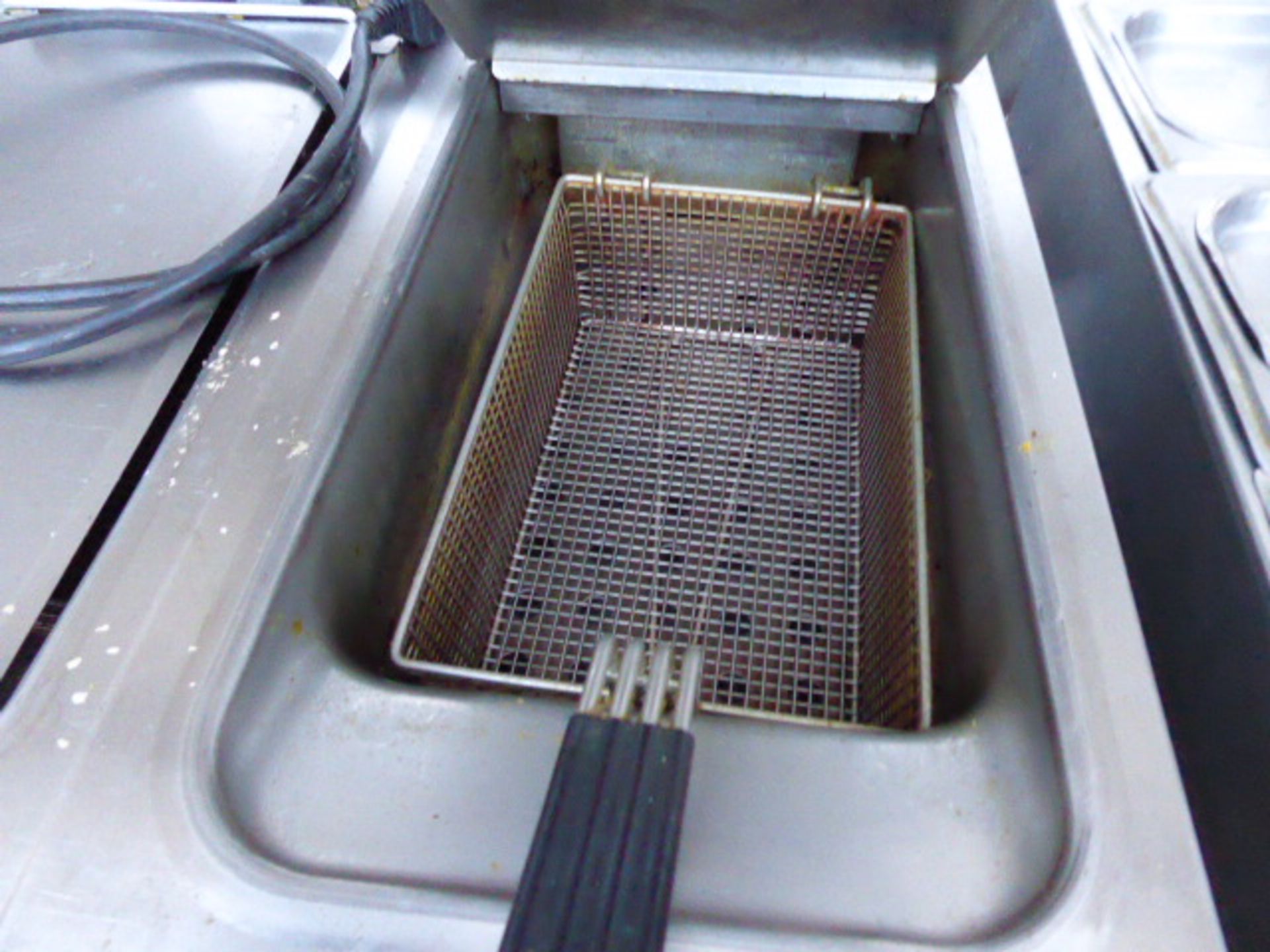 (TN84) 60cm Electric Lincat twin well fryer with 2 baskets - Image 2 of 2