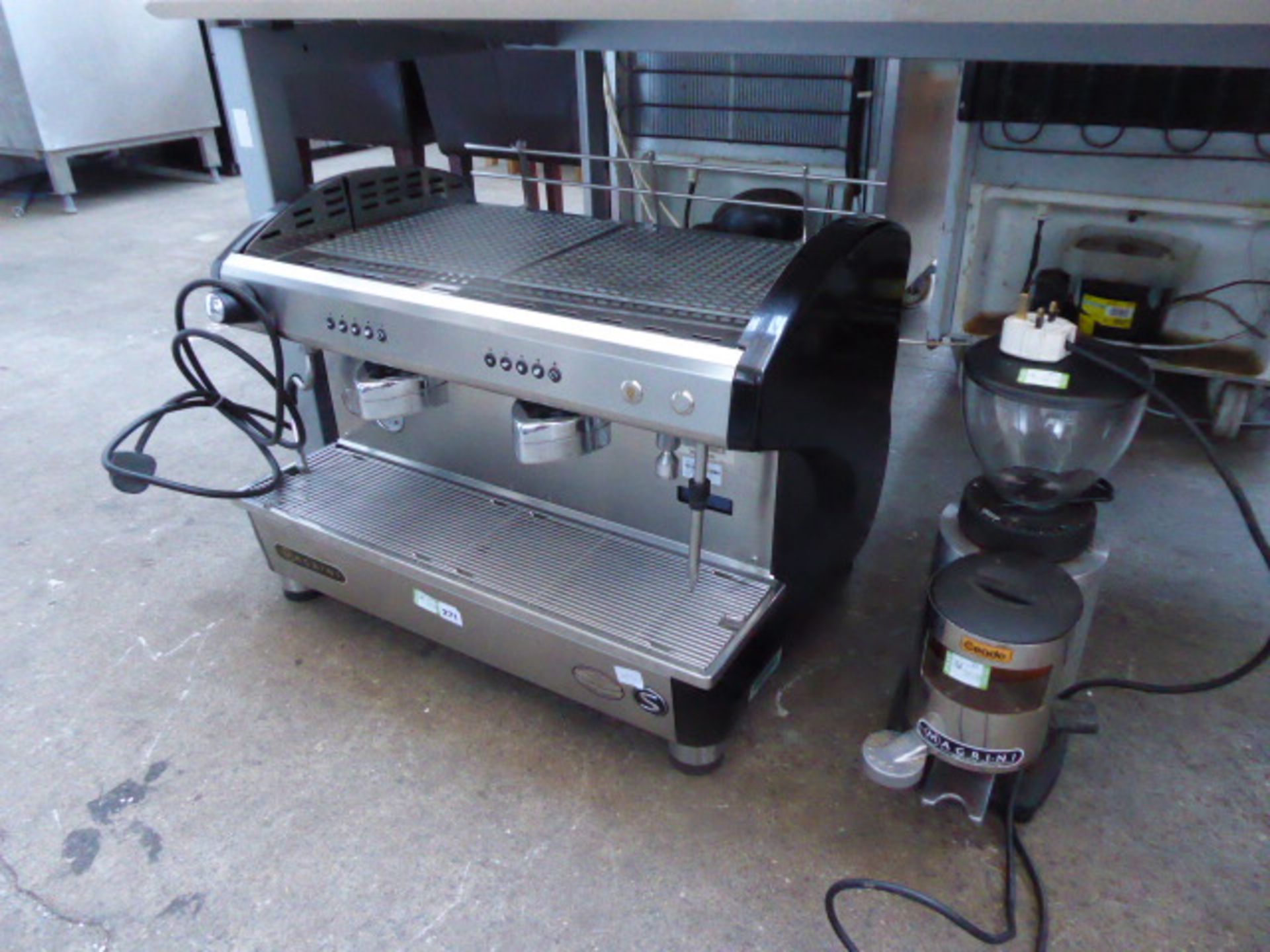 470 - (TN30) 70cm Magrini S series automatic 2 station coffee machine with 2 groupheads and a