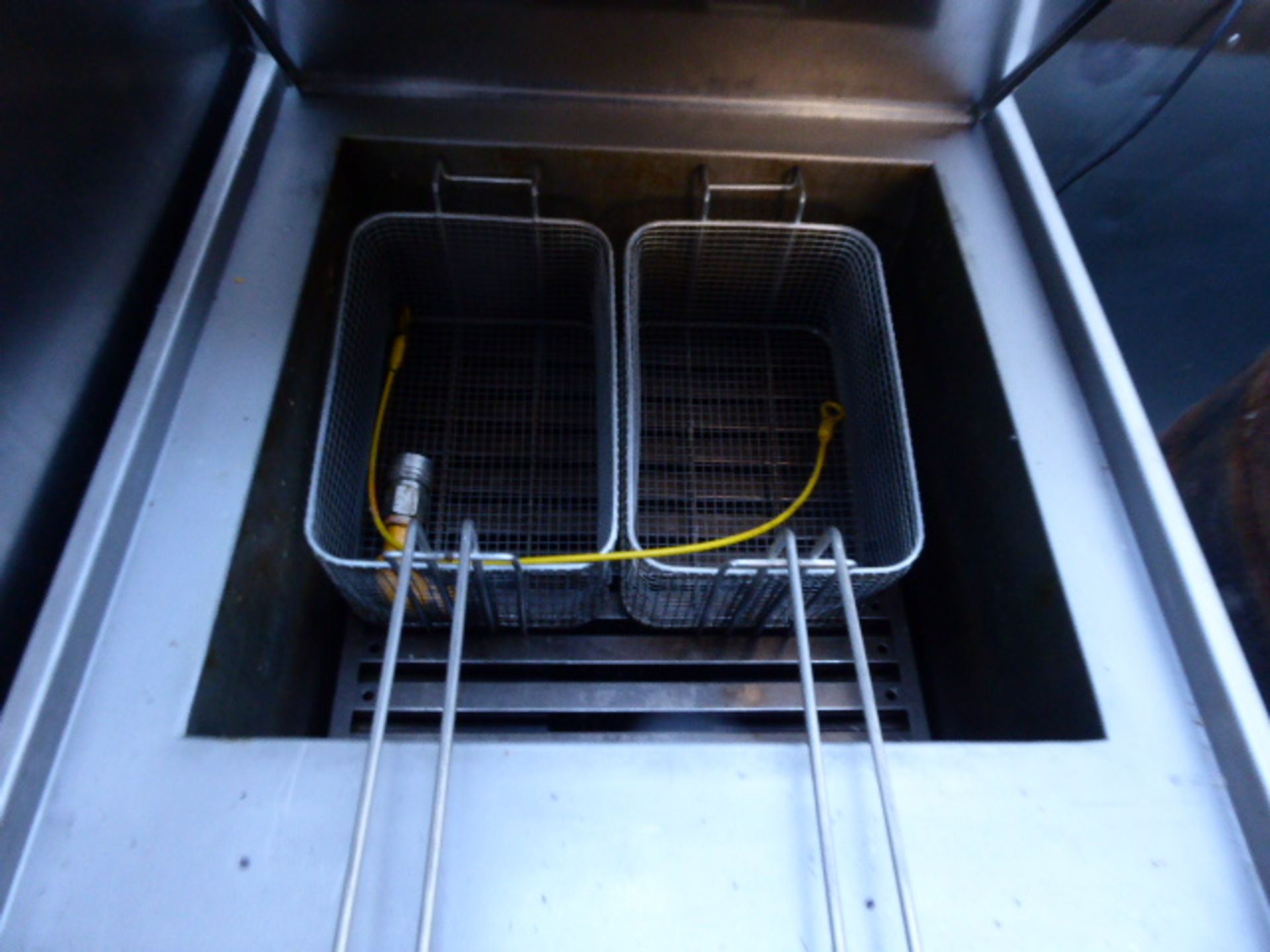 60cm Gas Falcon large single tank fryer with 2 baskets - Image 2 of 2