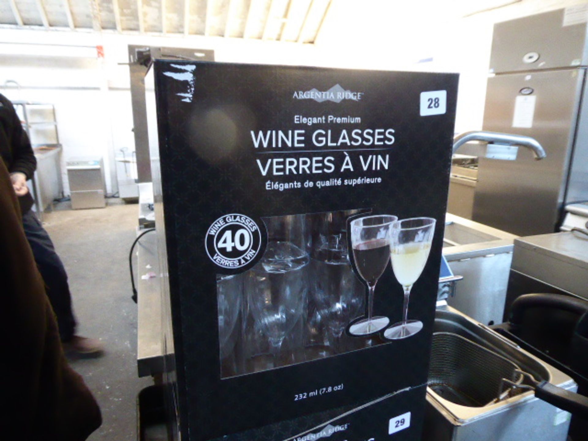 2 Boxes of 40 plastic Argentia Ridge wine glasses