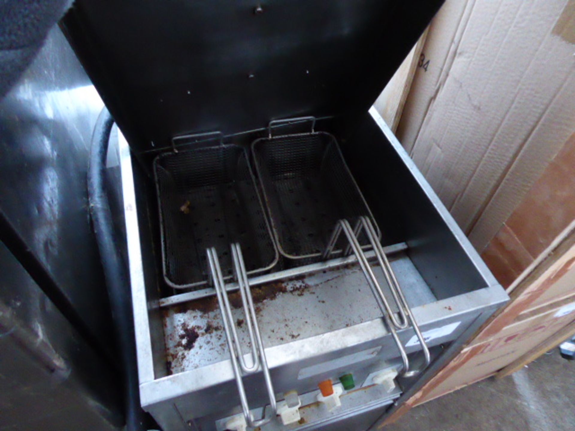 341 - 40cm electric Valentine single well fryer with 2 baskets - Image 2 of 2