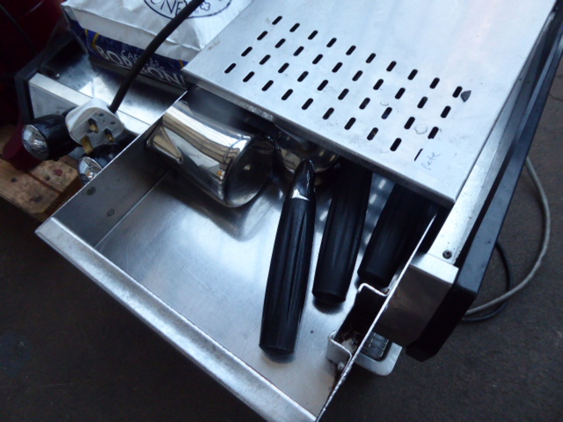 (TN105) 58cm Fracino automatic 2-station barista type coffee machine with groupheads, knock out - Image 3 of 4