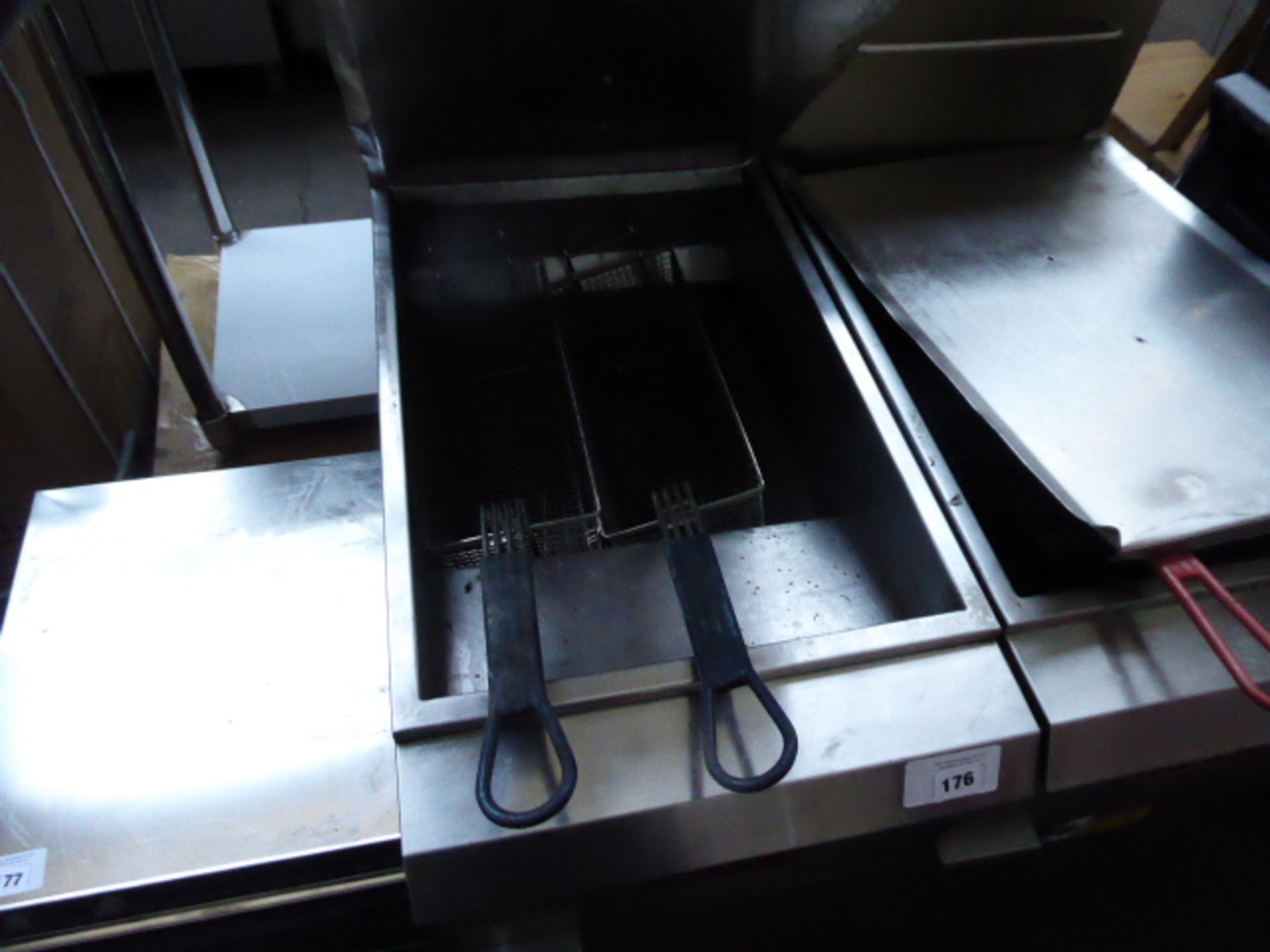 40cm Gas Thor single well fryer with 2 baskets - Image 2 of 2