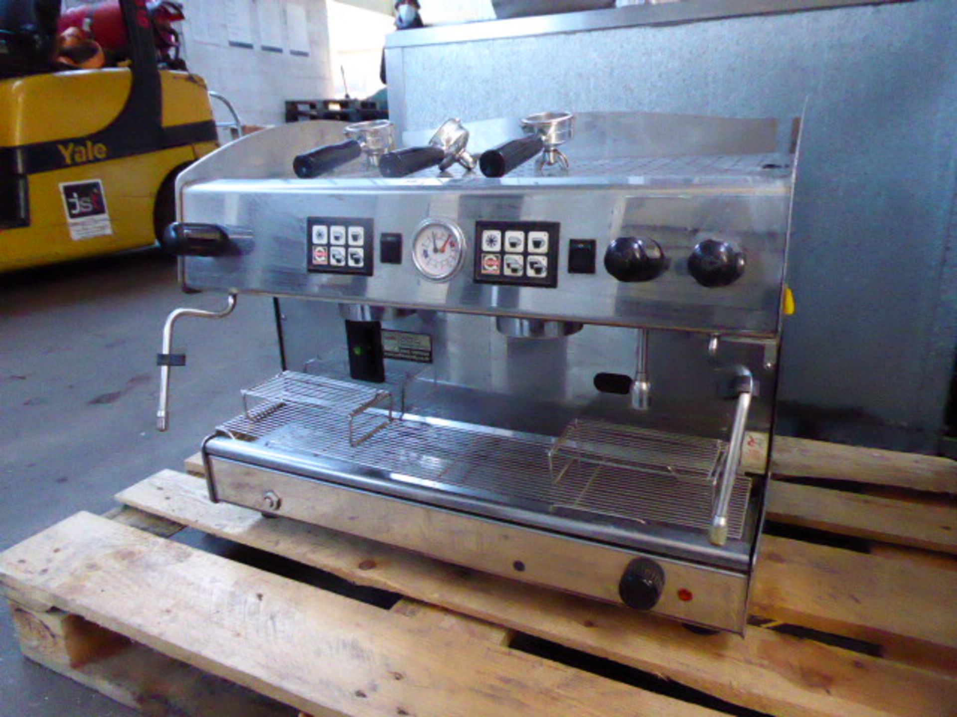 70cm Brasilia Roma A05ORD1G 2-station automatic barista type coffee machine with 3 groupheads and - Image 3 of 4