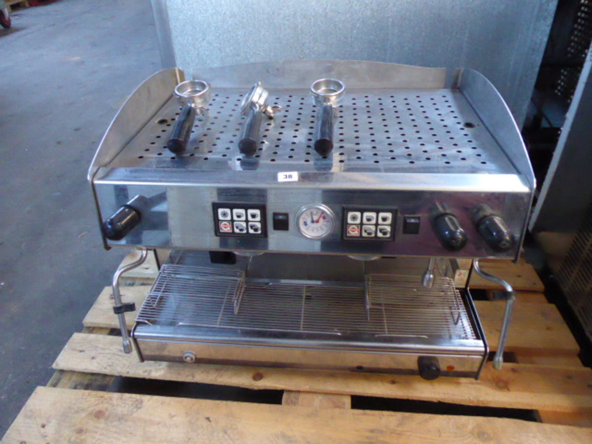 70cm Brasilia Roma A05ORD1G 2-station automatic barista type coffee machine with 3 groupheads and - Image 4 of 4