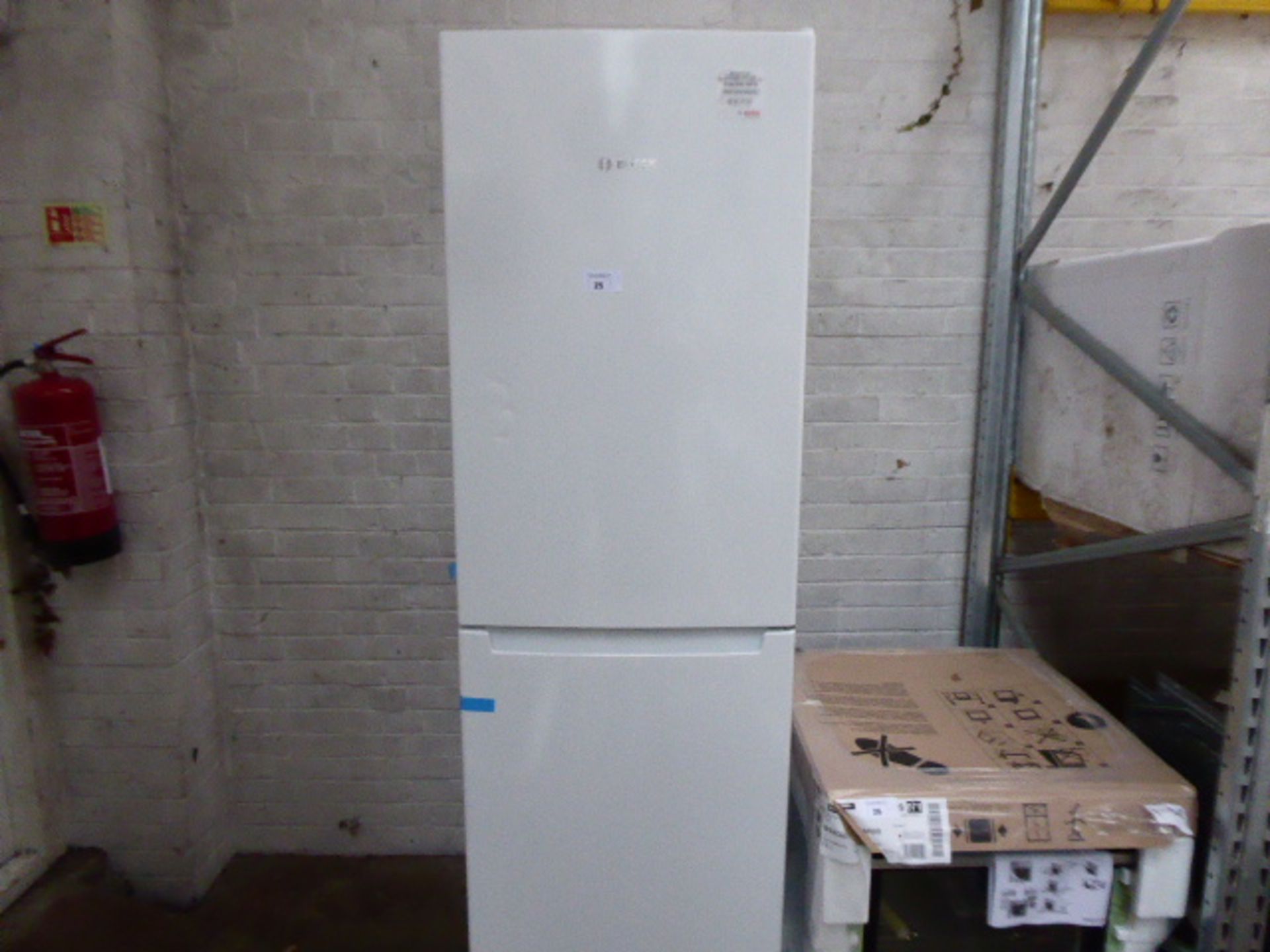 KGN34NWEAGB Bosch Free-standing fridge-freezer