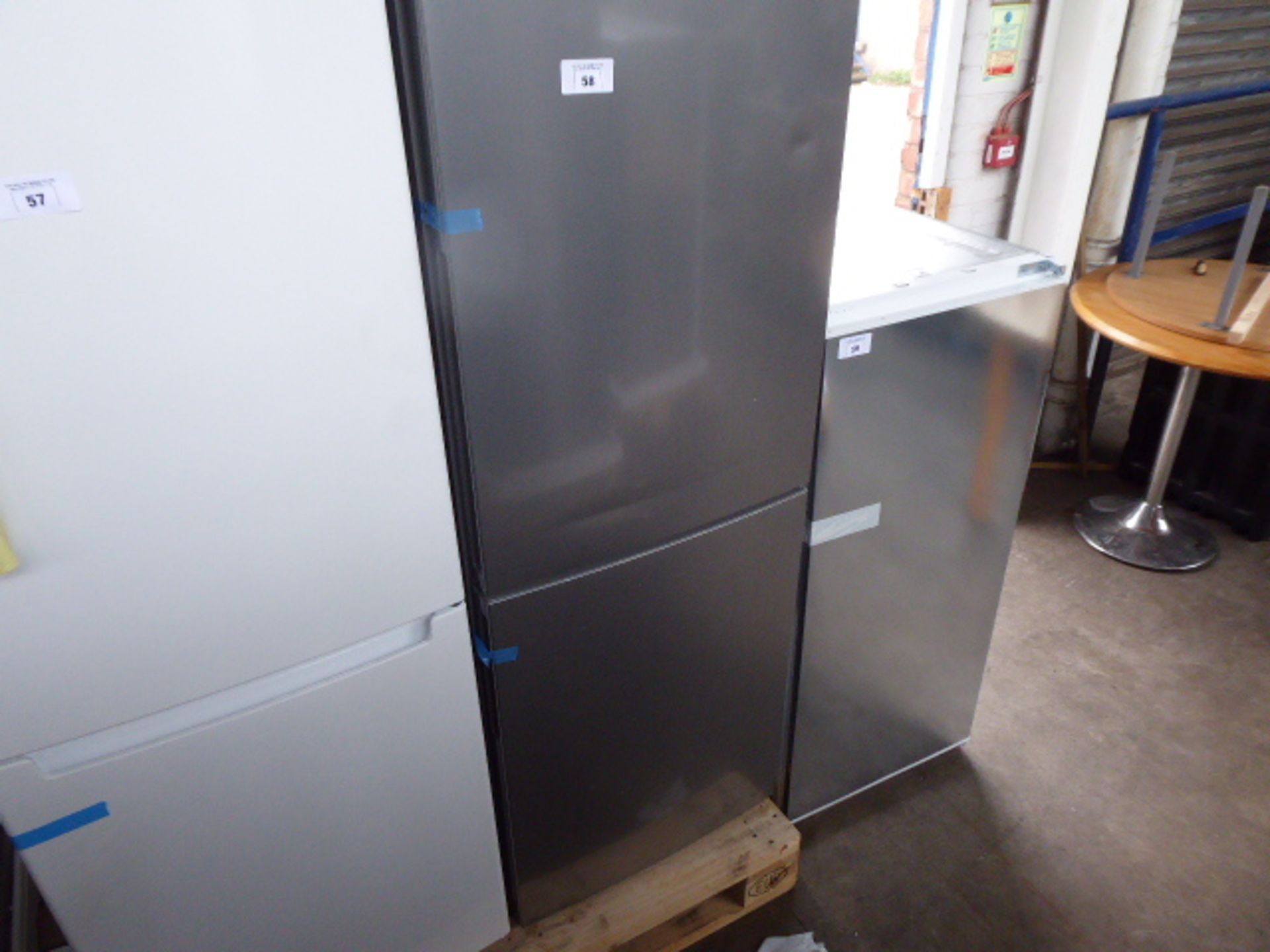 KGV39VLEAGB Bosch Free-standing fridge-freezer - Image 2 of 4