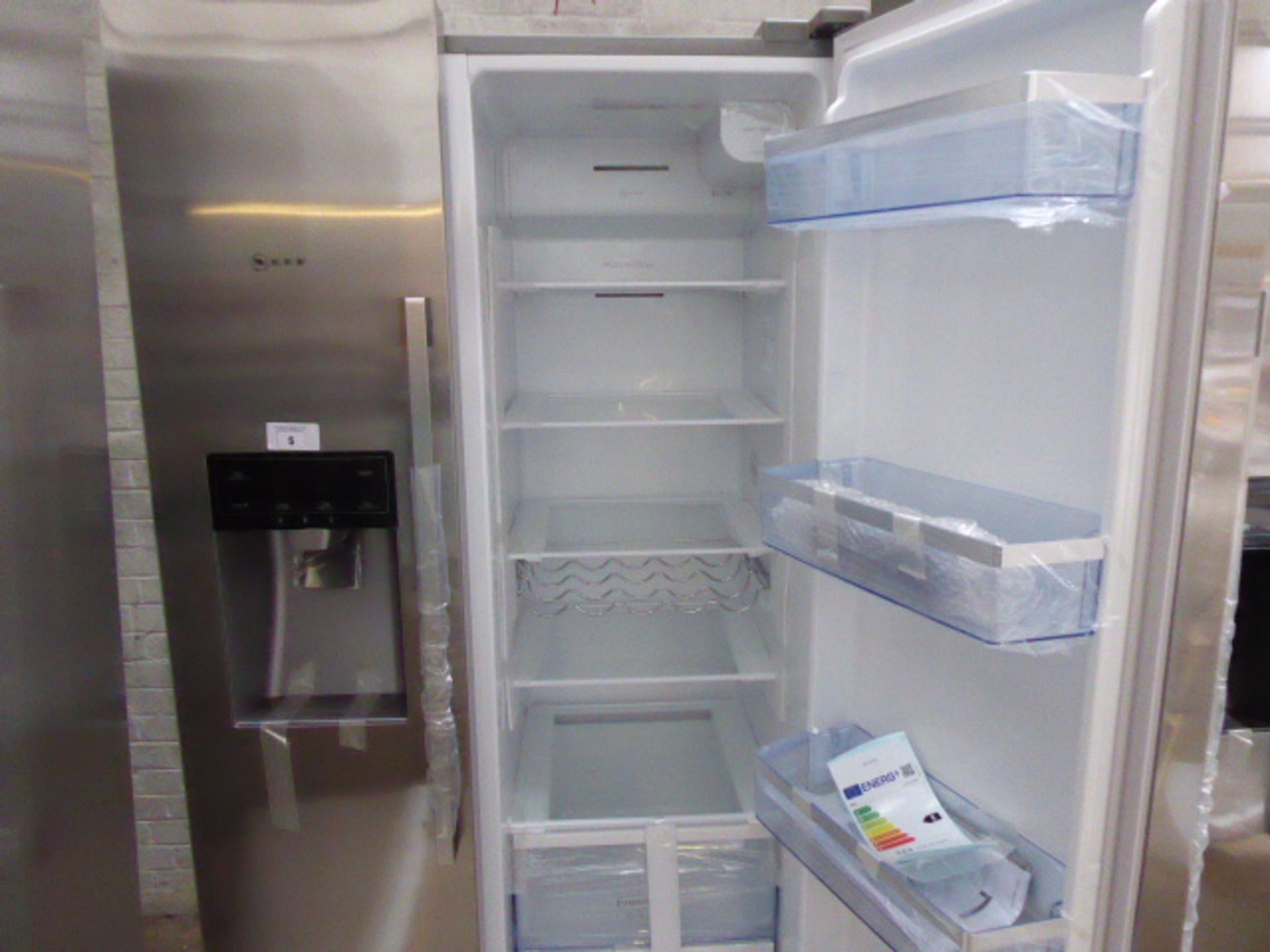 KA3923IE0GB Neff Side-by-side fridge-freezer - Image 2 of 2
