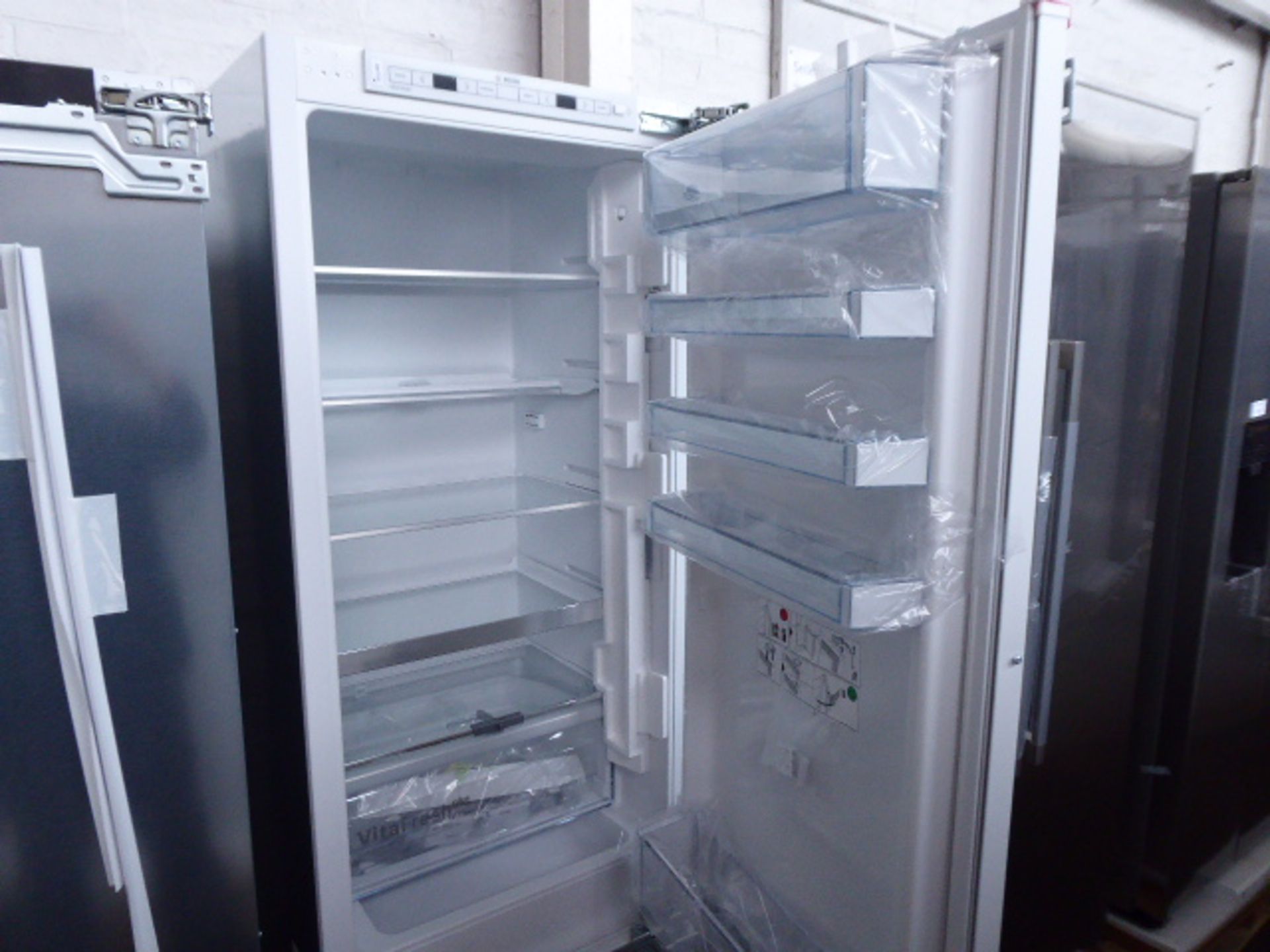 KIS87AFE0GB Bosch Built-in fridge-freezer combination - Image 2 of 2