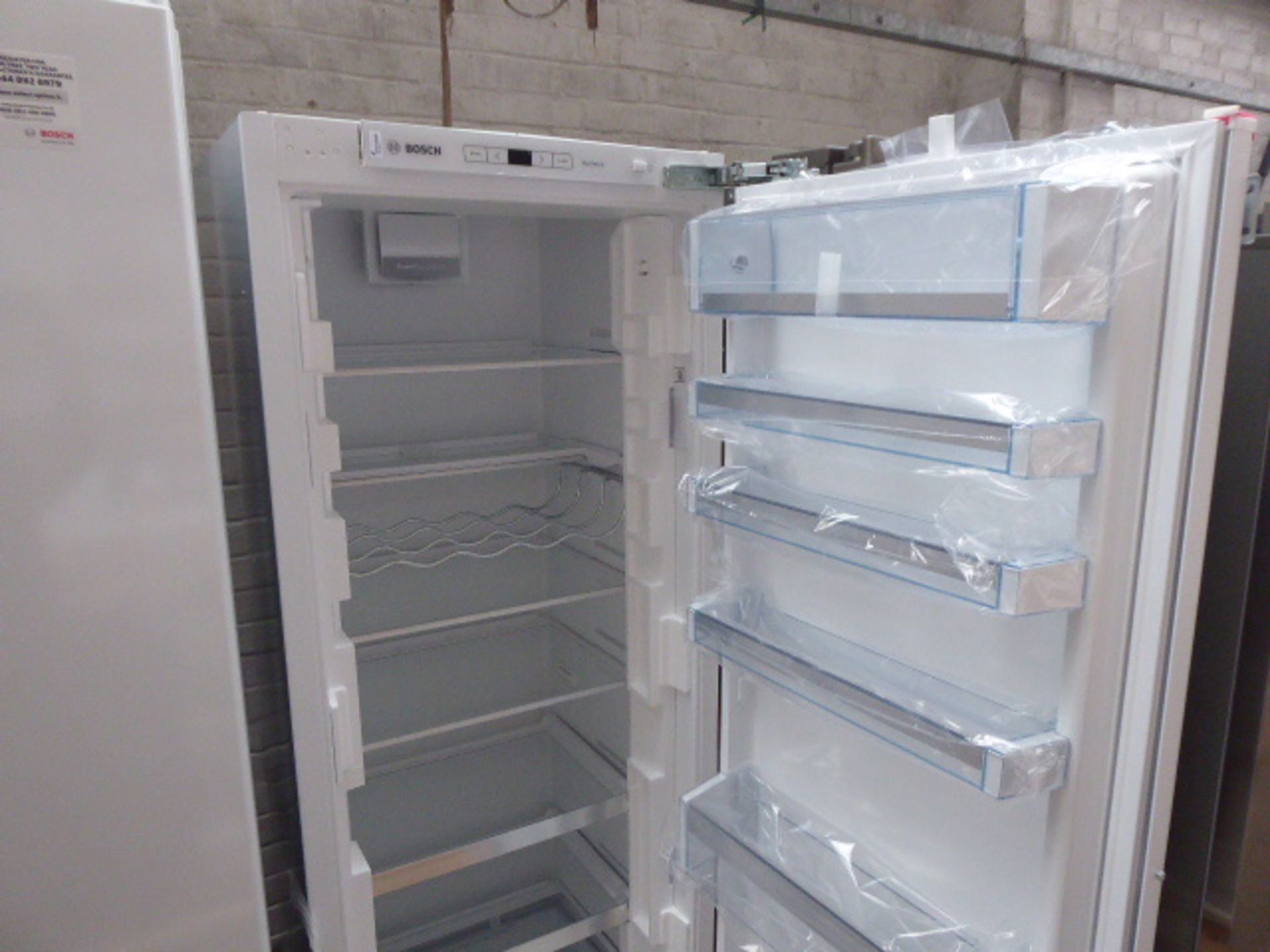 KIR81AFE0GB Bosch Built-in larder fridge - Image 2 of 3