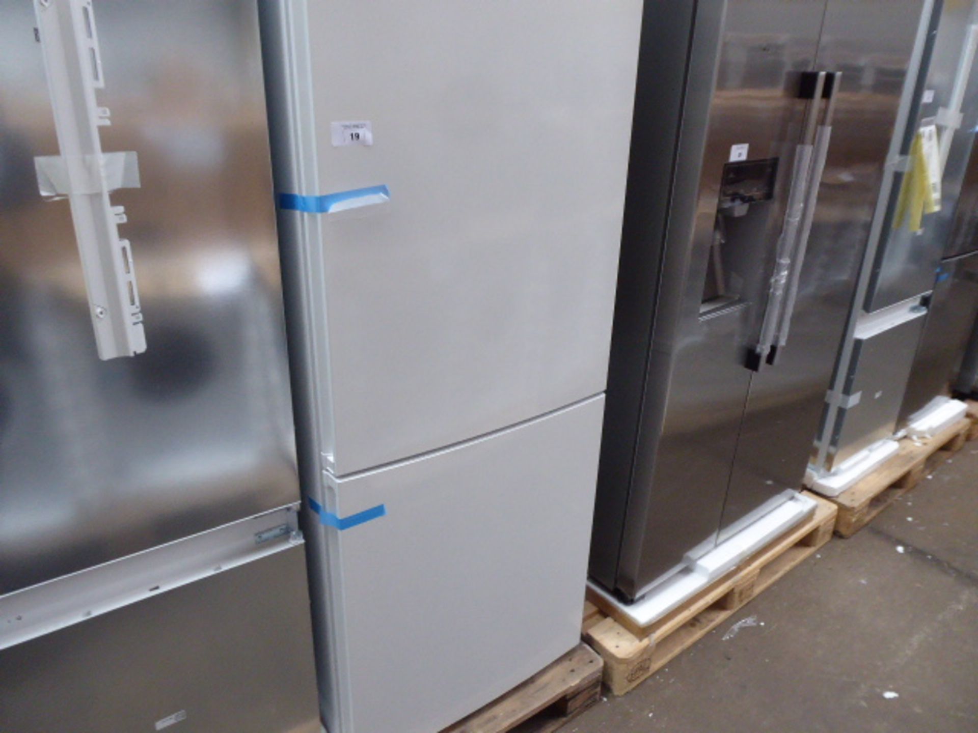 KGN49XWEA-B Bosch Free-standing fridge-freezer - Image 2 of 4