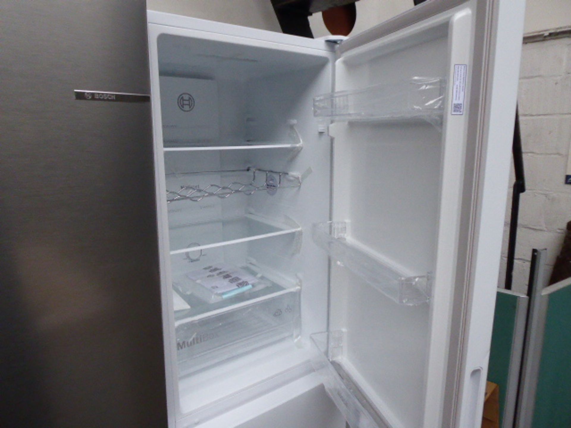 KGN27NWFAGB Bosch Free-standing fridge-freezer - Image 3 of 3