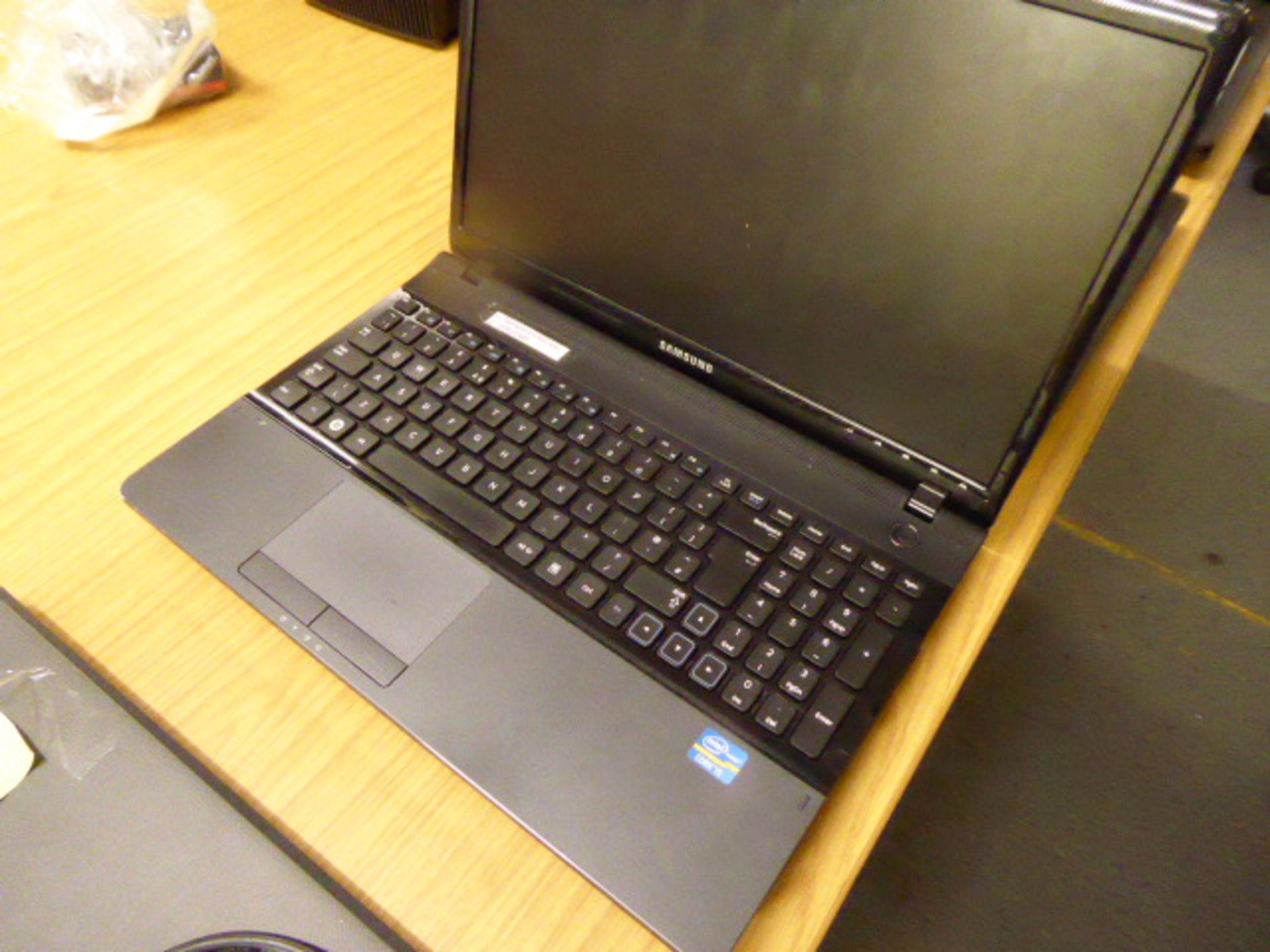 Samsung NP300E5C laptop with Intel i5-3210M processor, 4gb ram, 500gb storage and Windows 7 Pro, - Image 2 of 2