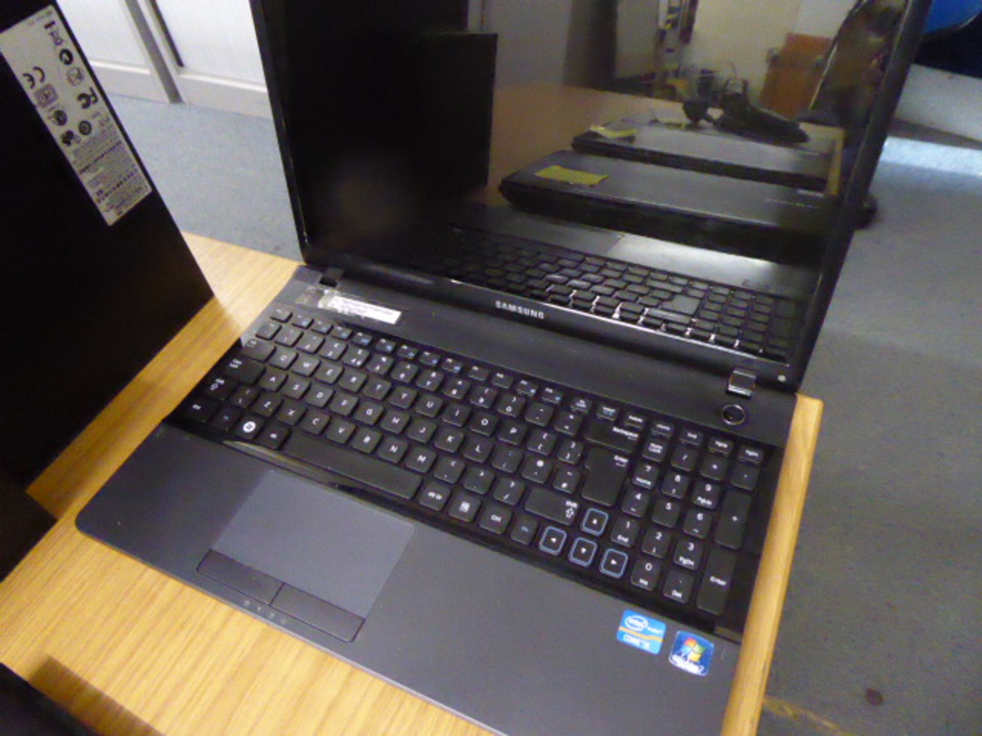 Samsung NP300E5C laptop with Intel i5-3210M processor, 4gb ram, 500gb storage and Windows 7 Pro with - Image 2 of 2