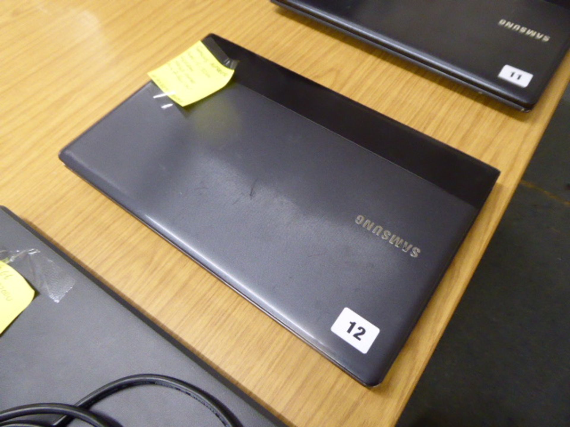 Samsung NP300E5C laptop with Intel i5-3210M processor, 4gb ram, 500gb storage and Windows 7 Pro,