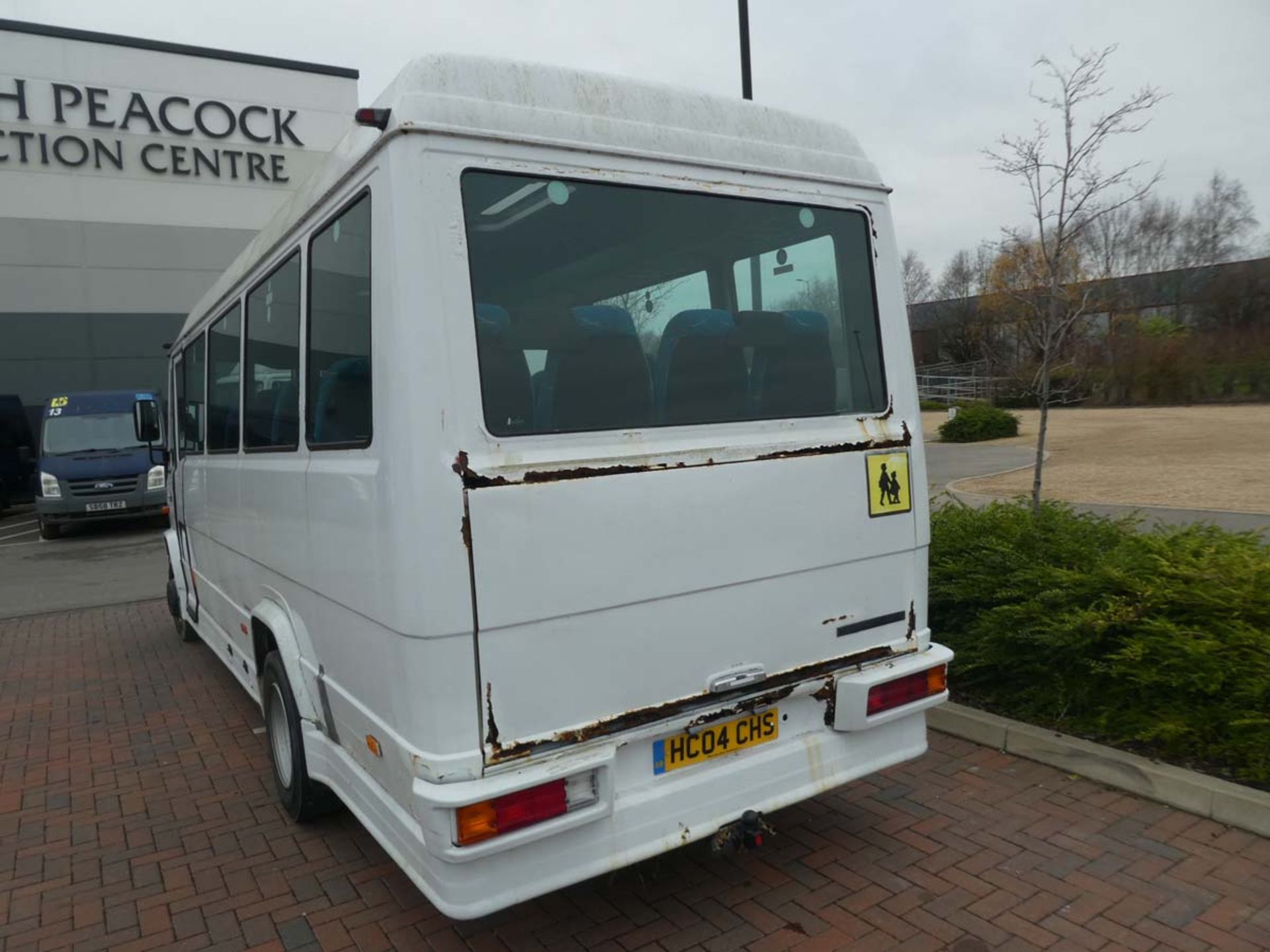 HC04 CHS (2004) Mercedes Vario 0814 24 seater minibus with 3972cc diesel engine. First registered - Image 5 of 7