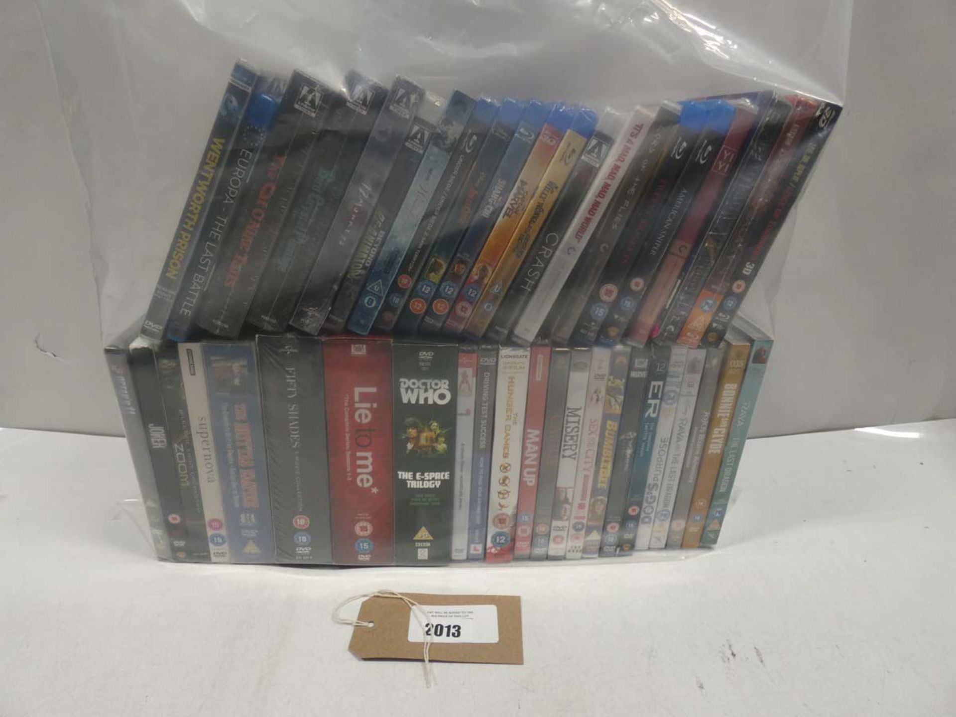 Bag containing quantity of Blu-Ray and DVD films/boxsets