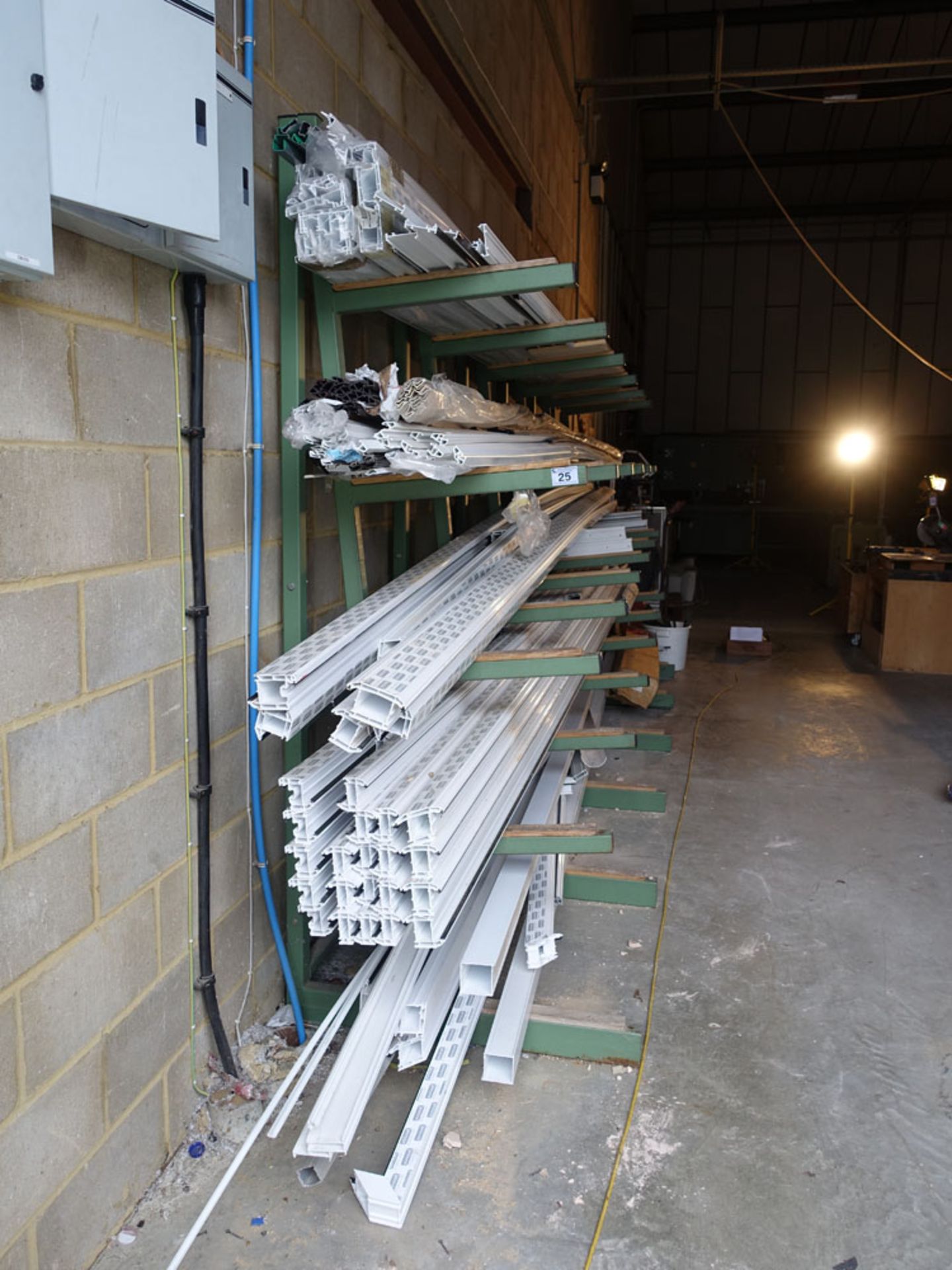 5 metre cantilever wall rack - Image 2 of 2