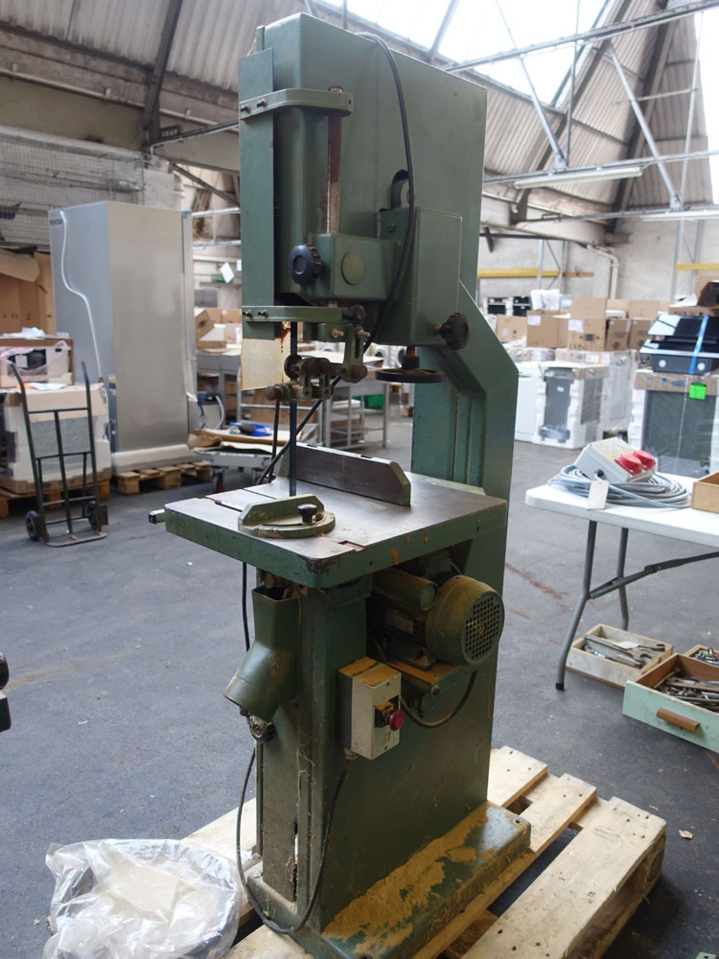 Meber model SQ vertical band saw with single phase electric motor, depth of cut 200mm,throat 380mm - Image 2 of 3