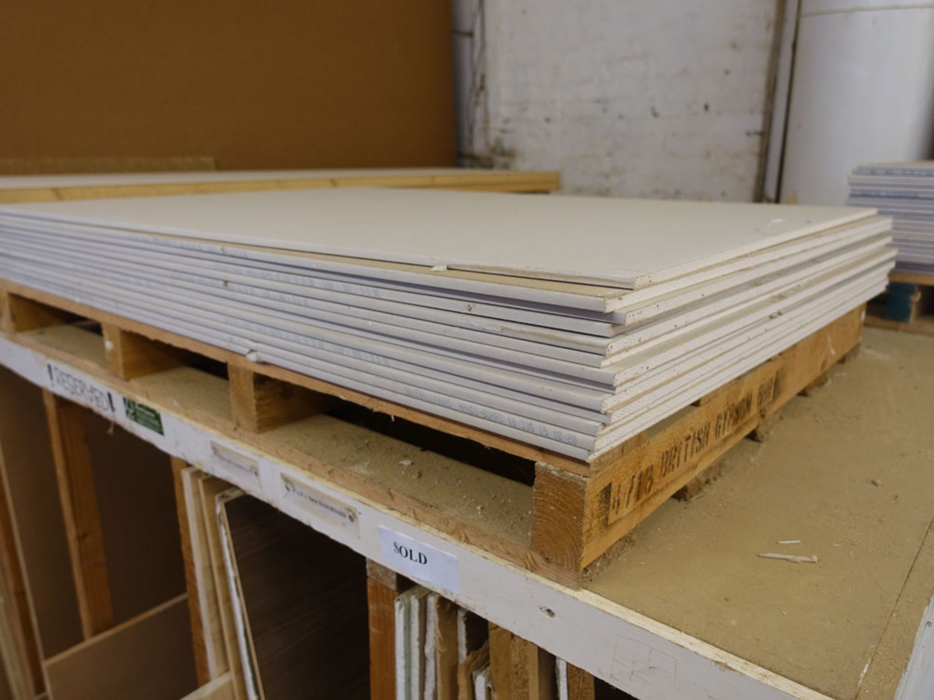 32 sheets of wall board plasterboard. 2 sizes - 1800 x 900 x 9.5 and 1220 x 900 x 9.5 - Image 2 of 4