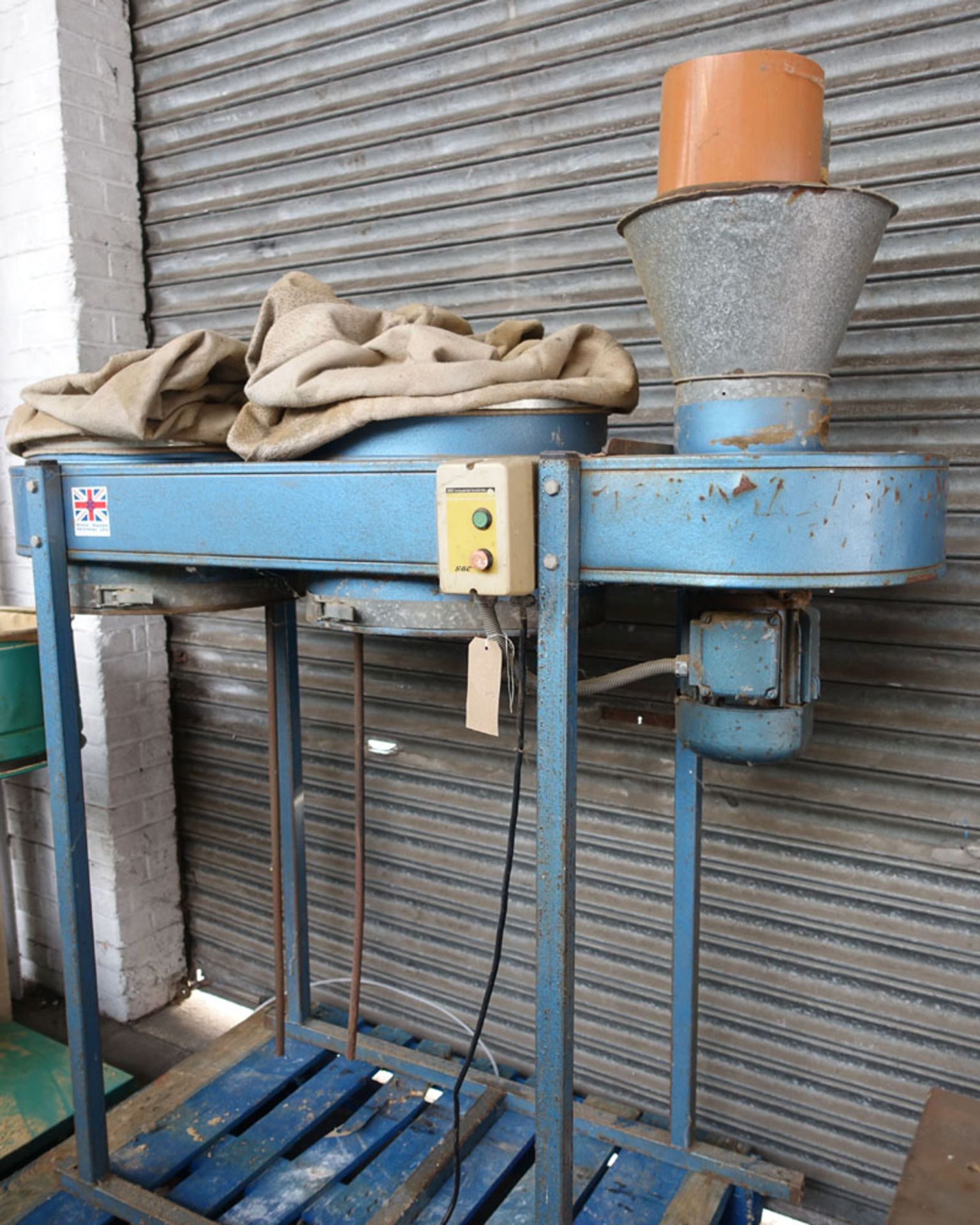 (Woodwaste control twin bag dust extraction unit - Image 2 of 2