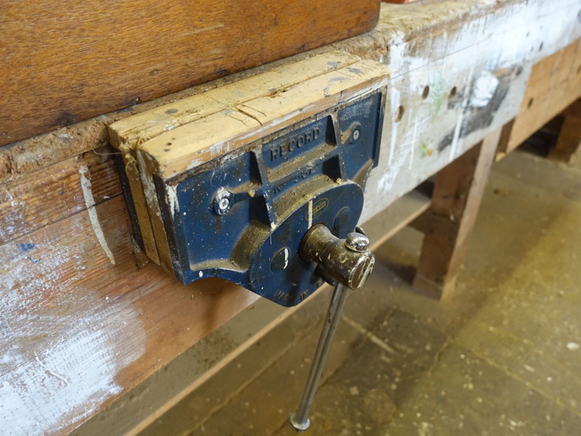 3 metre carpenters bench with 1 Record carpenters vice and a plywood tool cabinet - Image 2 of 2