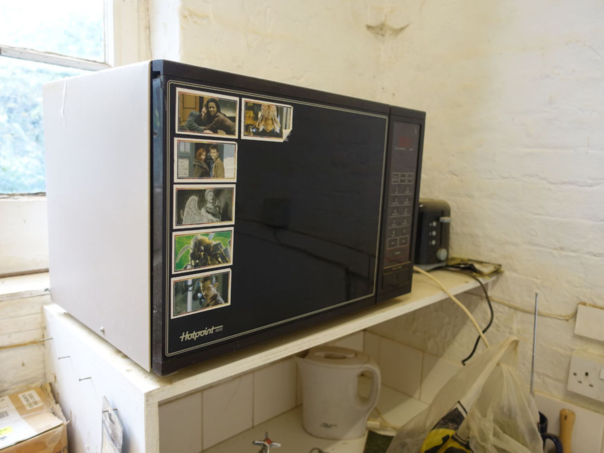 Contents of the tea room comprising folding table, first aid cabinet, Hotpoint microwave, etc - Image 4 of 7