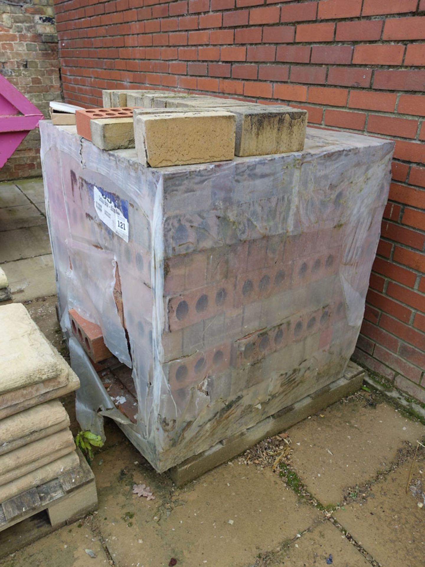 Pallet of red engineering bricks, part pallet of London brick sand face bricks and miscellaneous