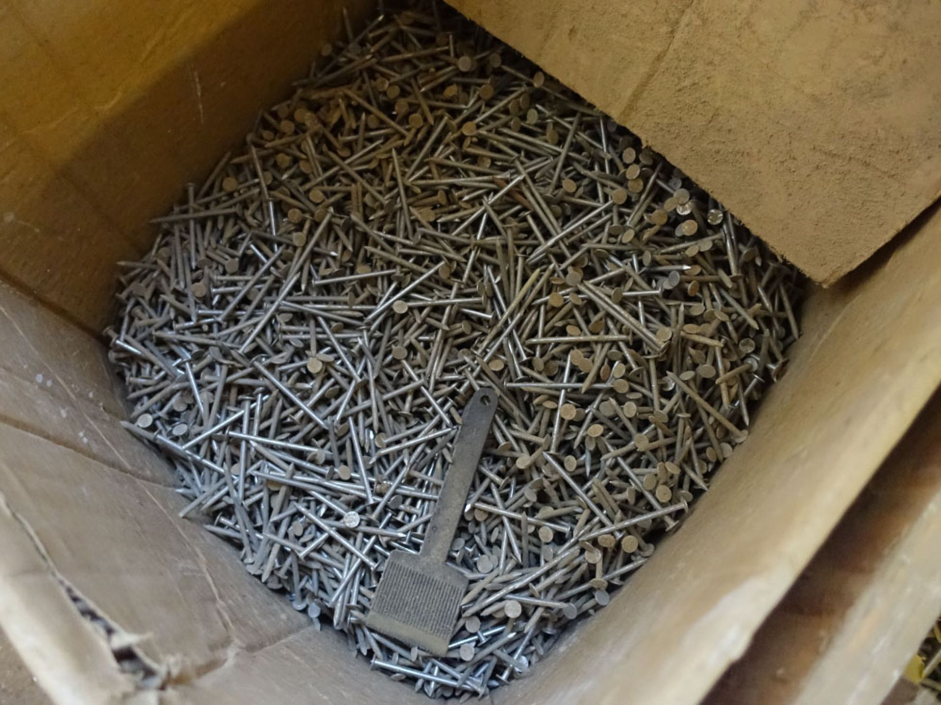 2 boxes of 2.5 and 3'' round wire nails - Image 3 of 5