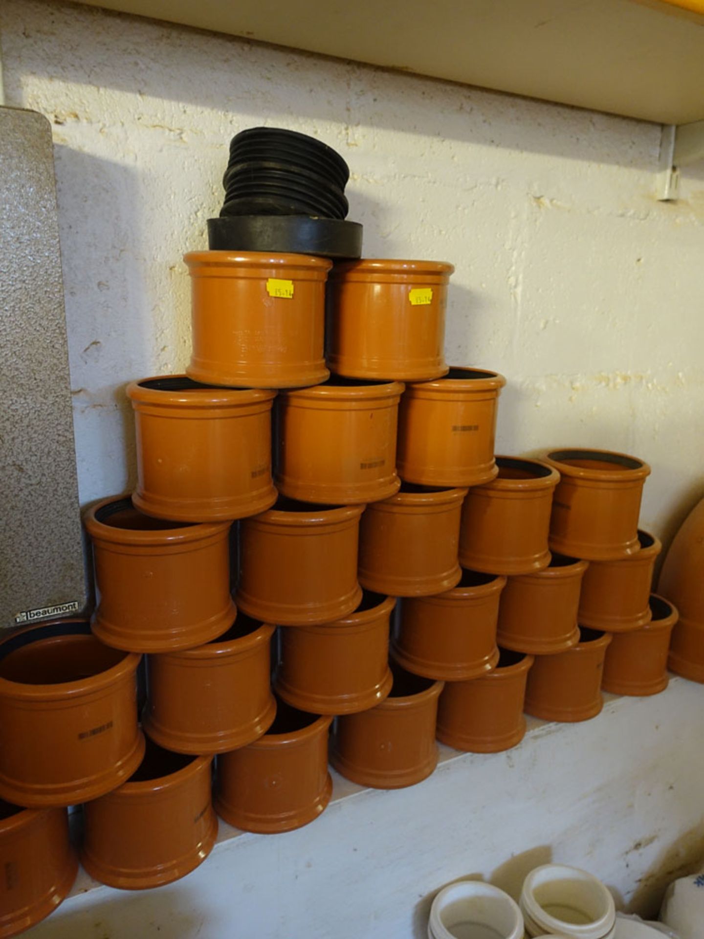 Range of mainly 4'' plastic soil pipe fittings - Image 3 of 4