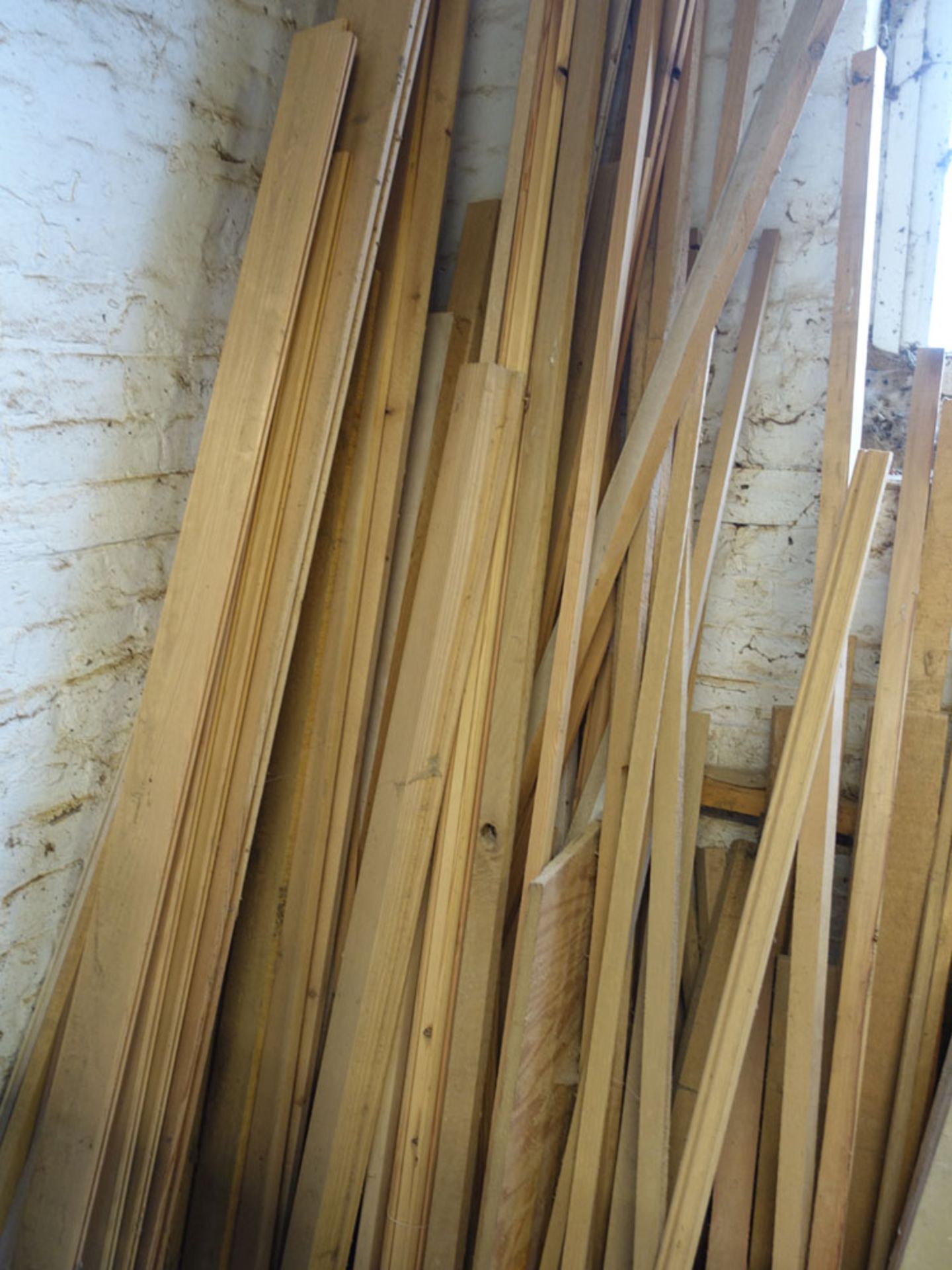 Range of hardwood offcuts, timber, mouldings, etc - Image 2 of 2