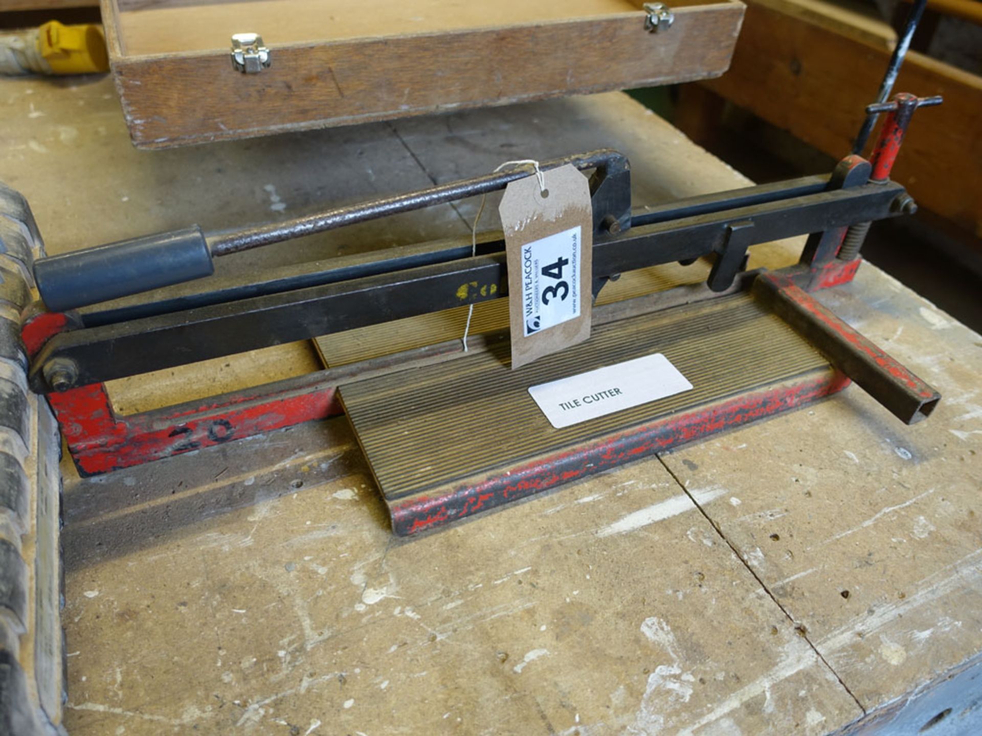 Electric tile cutter and a manual tile cutter - Image 2 of 2