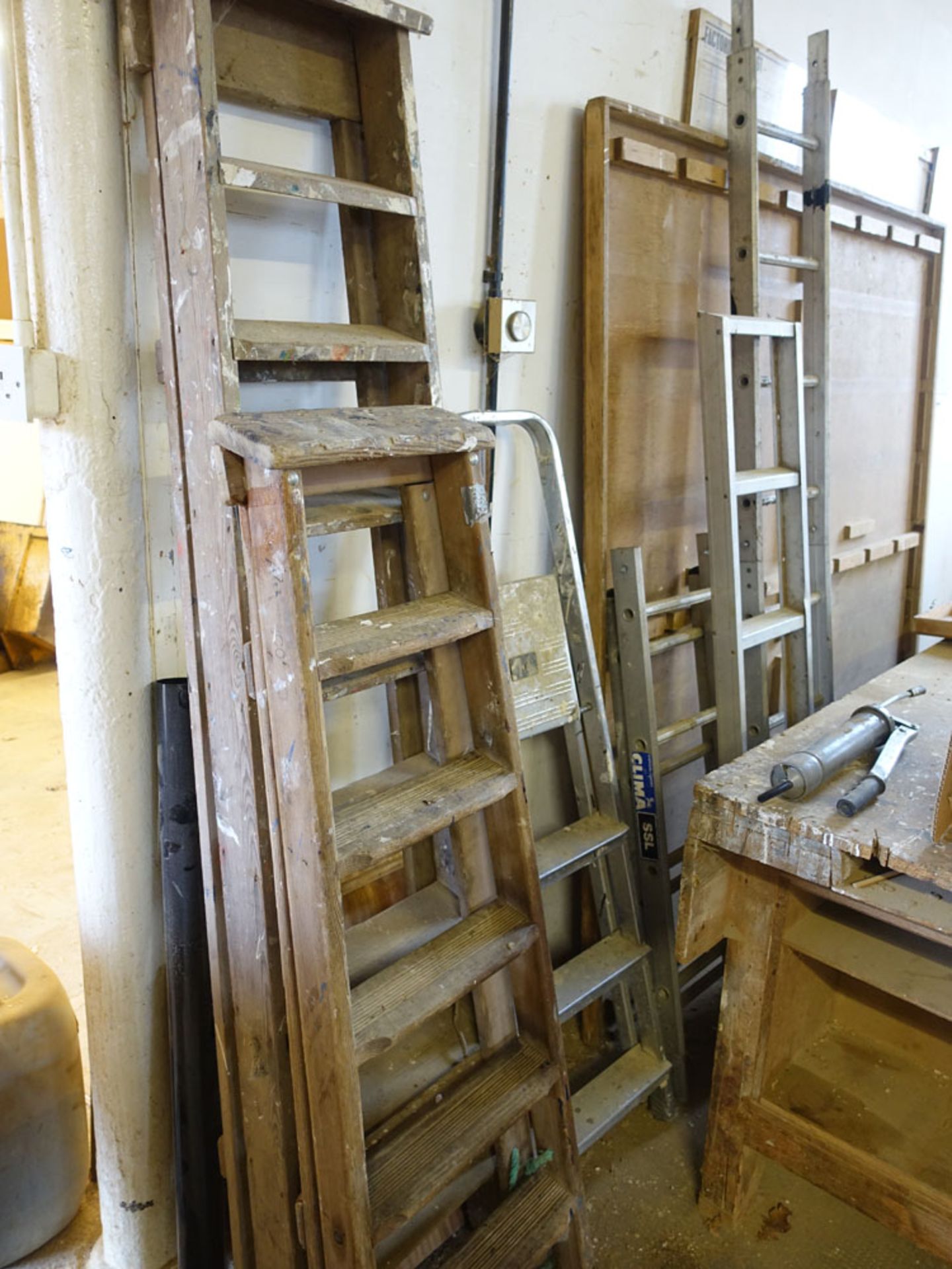 2 wooden stepladders, aluminium stepladder and various aluminium sectional ladder pieces