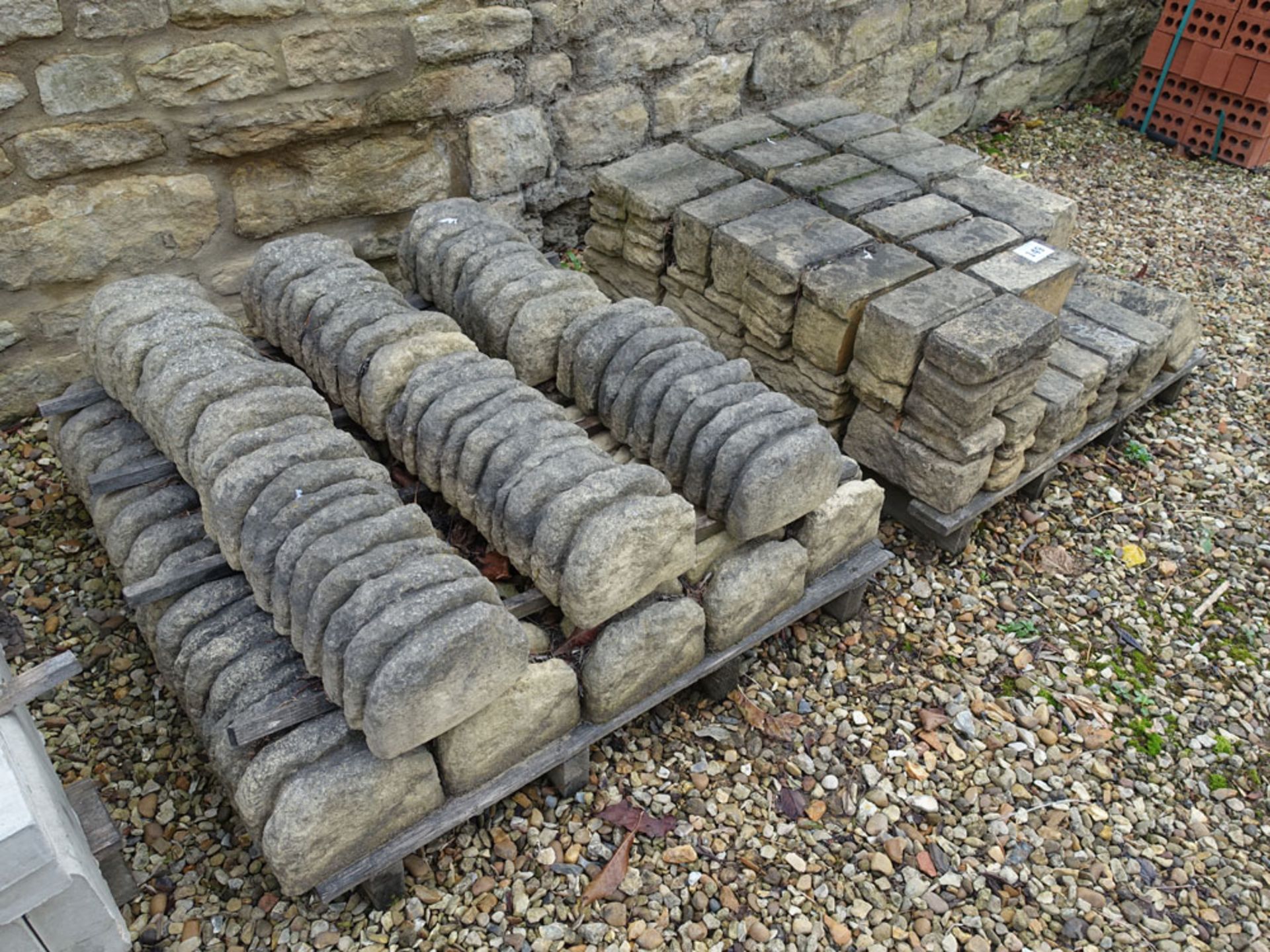 2 part pallets of Cotstone walling