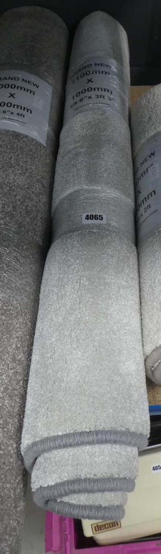 1100mm x 1000mm grey rug