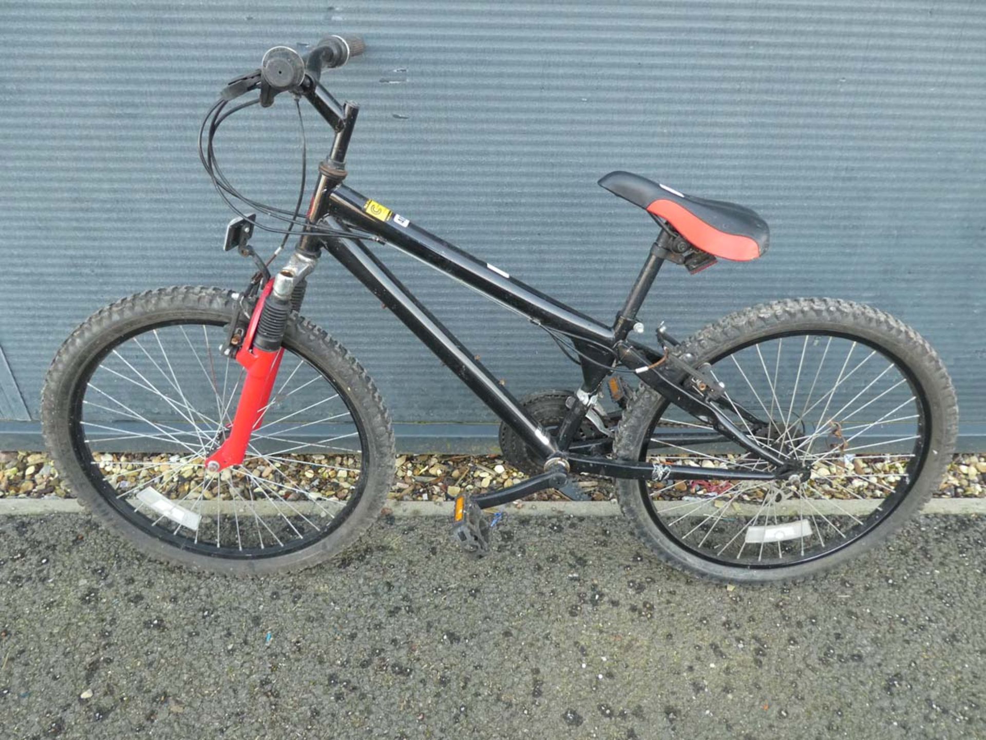 4024 - Black childs mountain bike