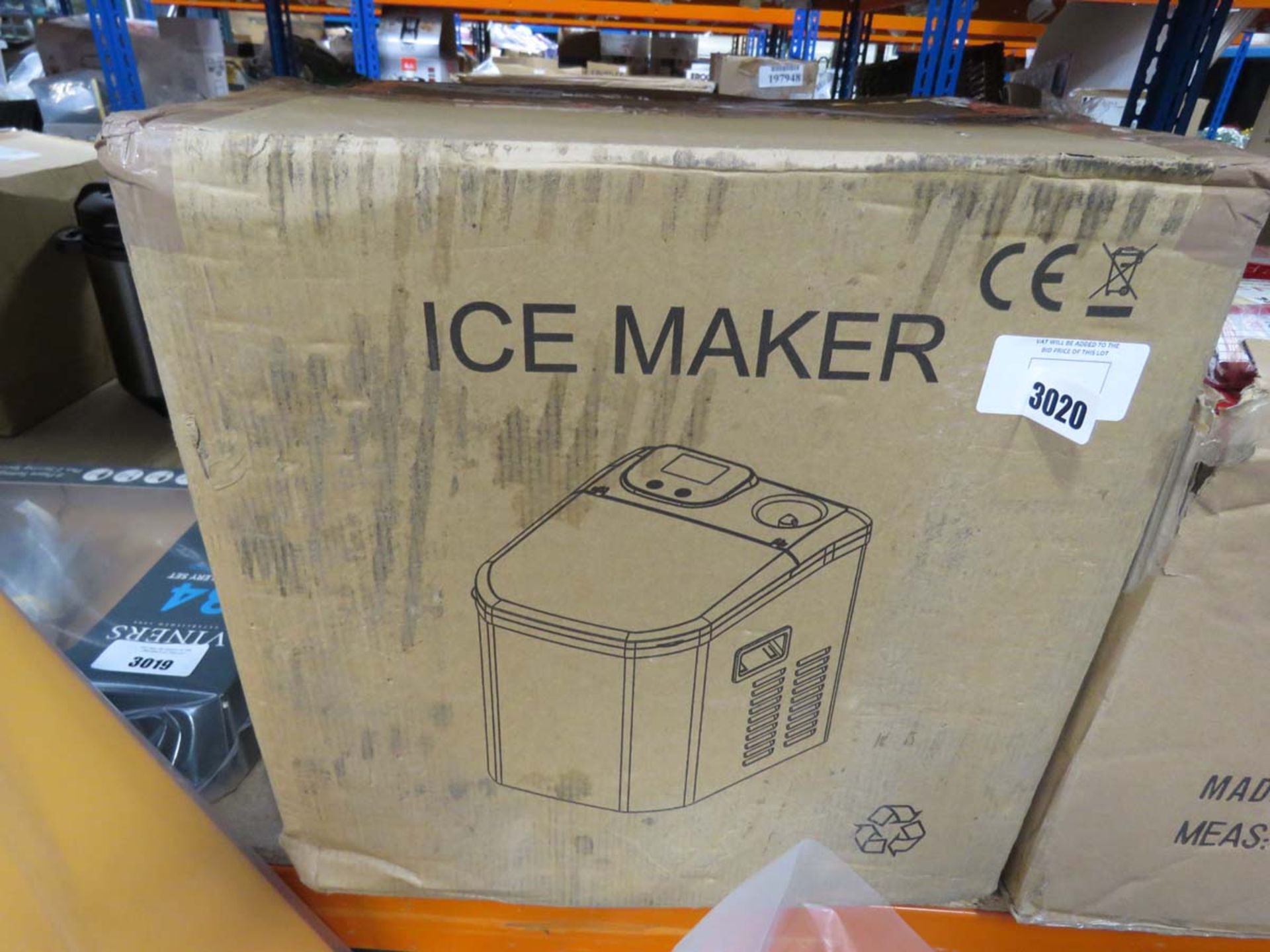 Ice maker with box