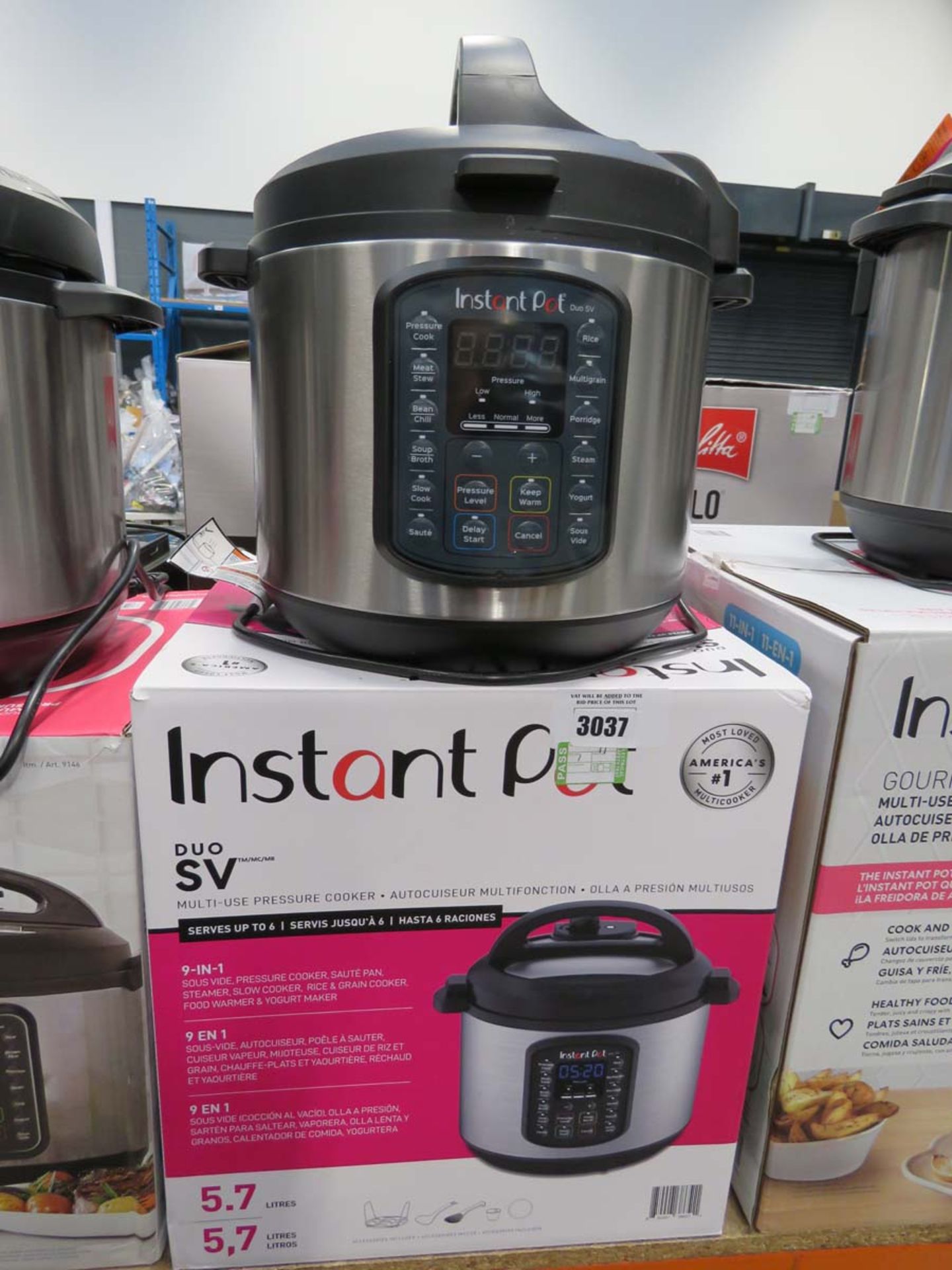 (11) Instant Pot multi use pressure cooker with box