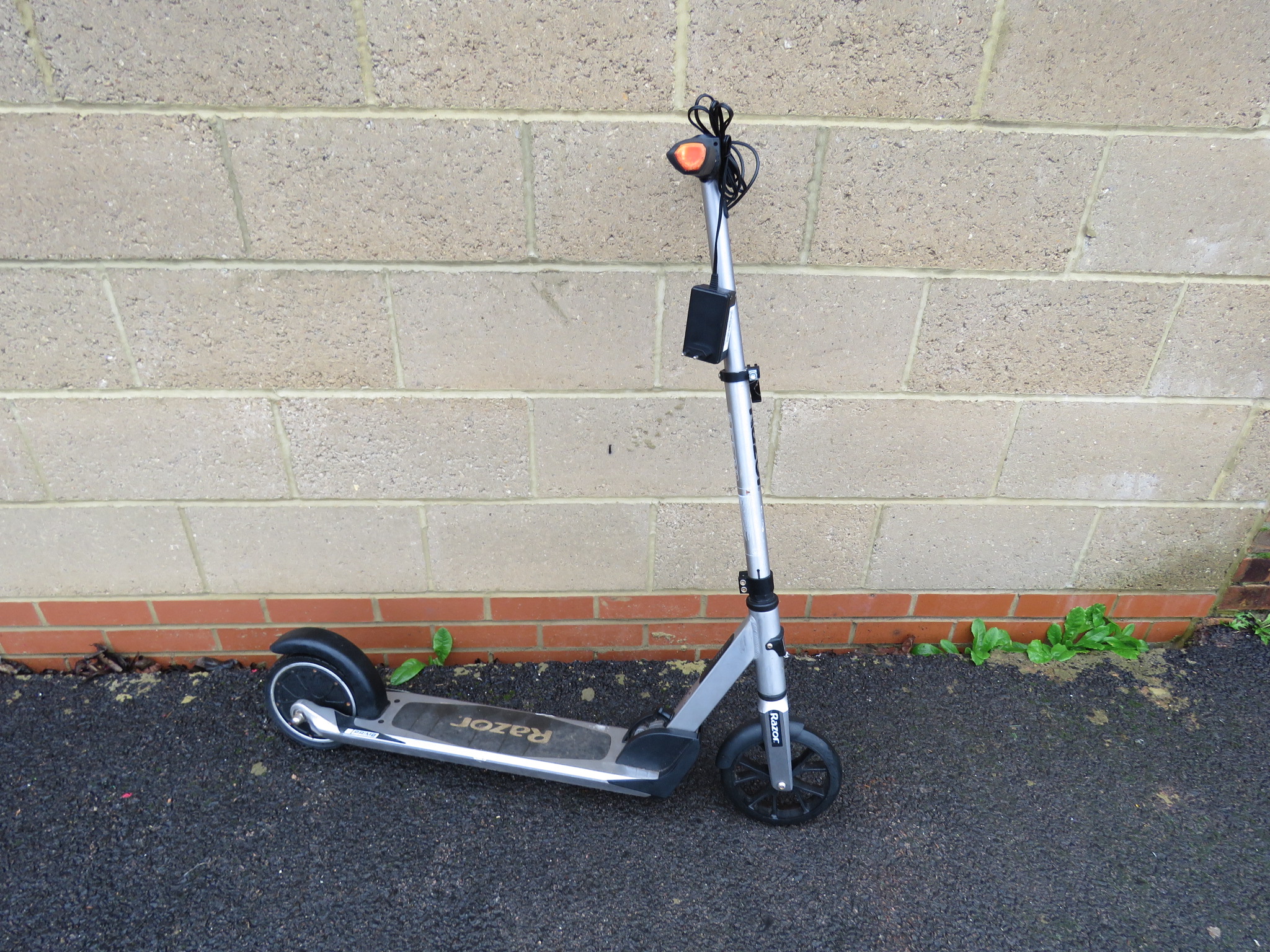 Razor battery powered scooter with charger