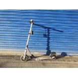 (1043) Razor scooter