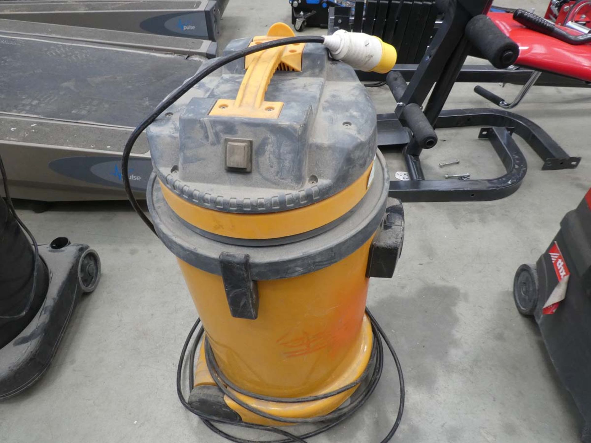 Yellow 110V vacuum cleaner, no hose