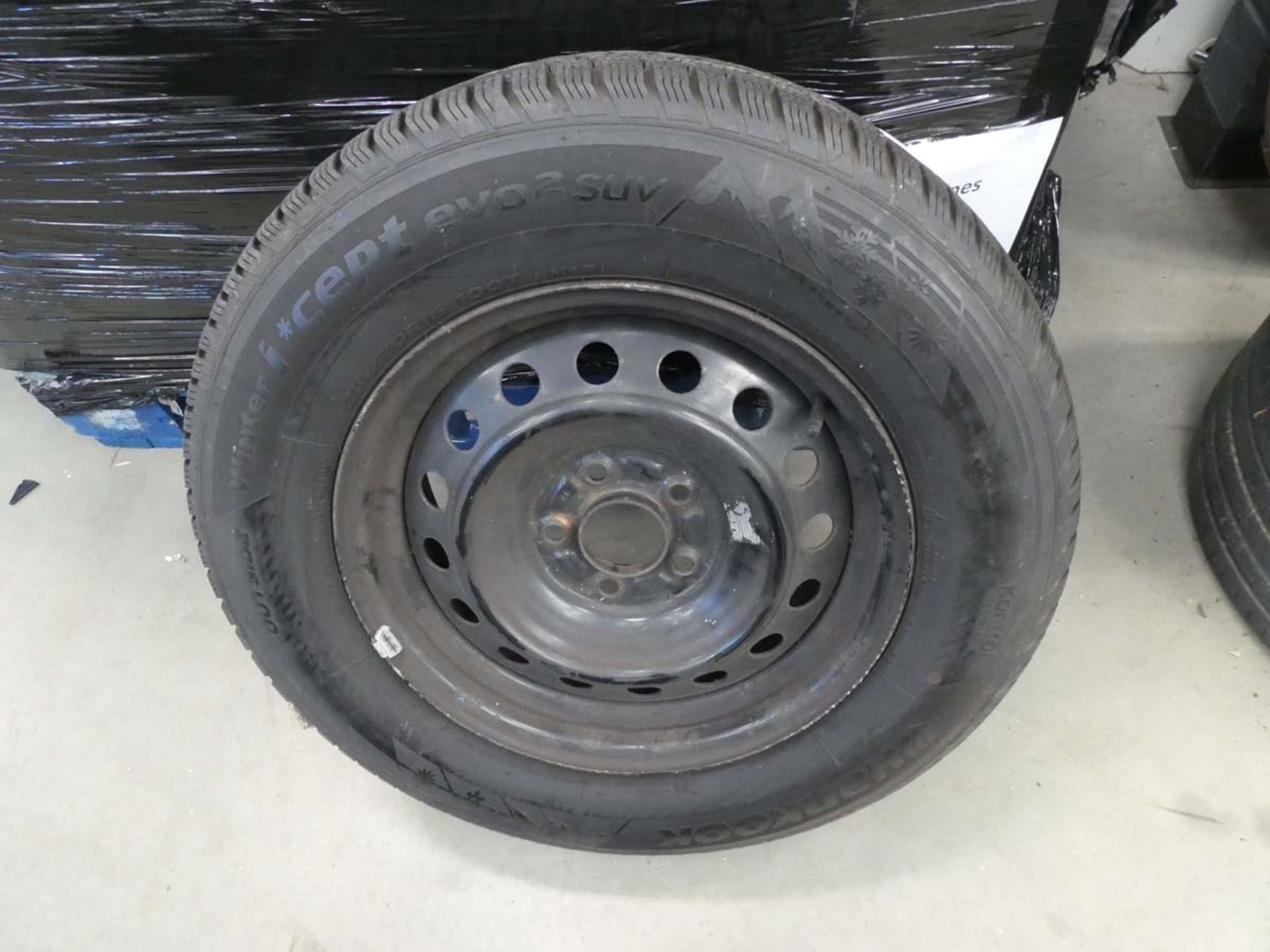 Steel wheel and tyre size 215-70-16