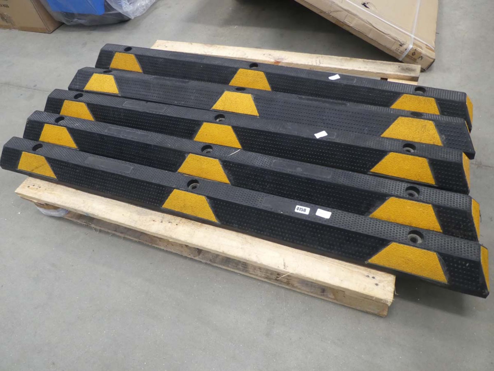 5 rubberised lorry stop ramps